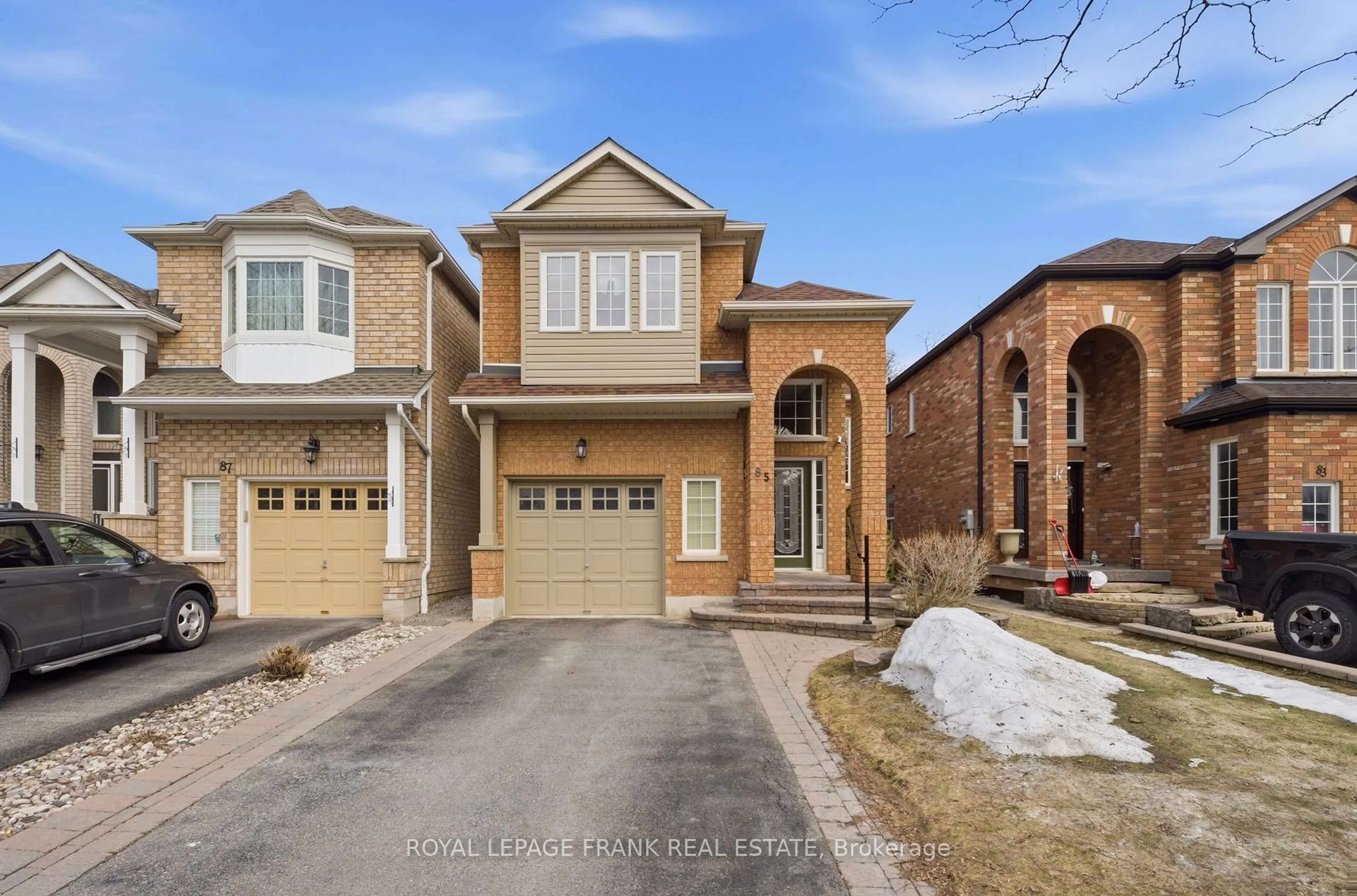 Home with brick exterior material, street for 85 Gateway Crt, Whitby Ontario L1R 3M8