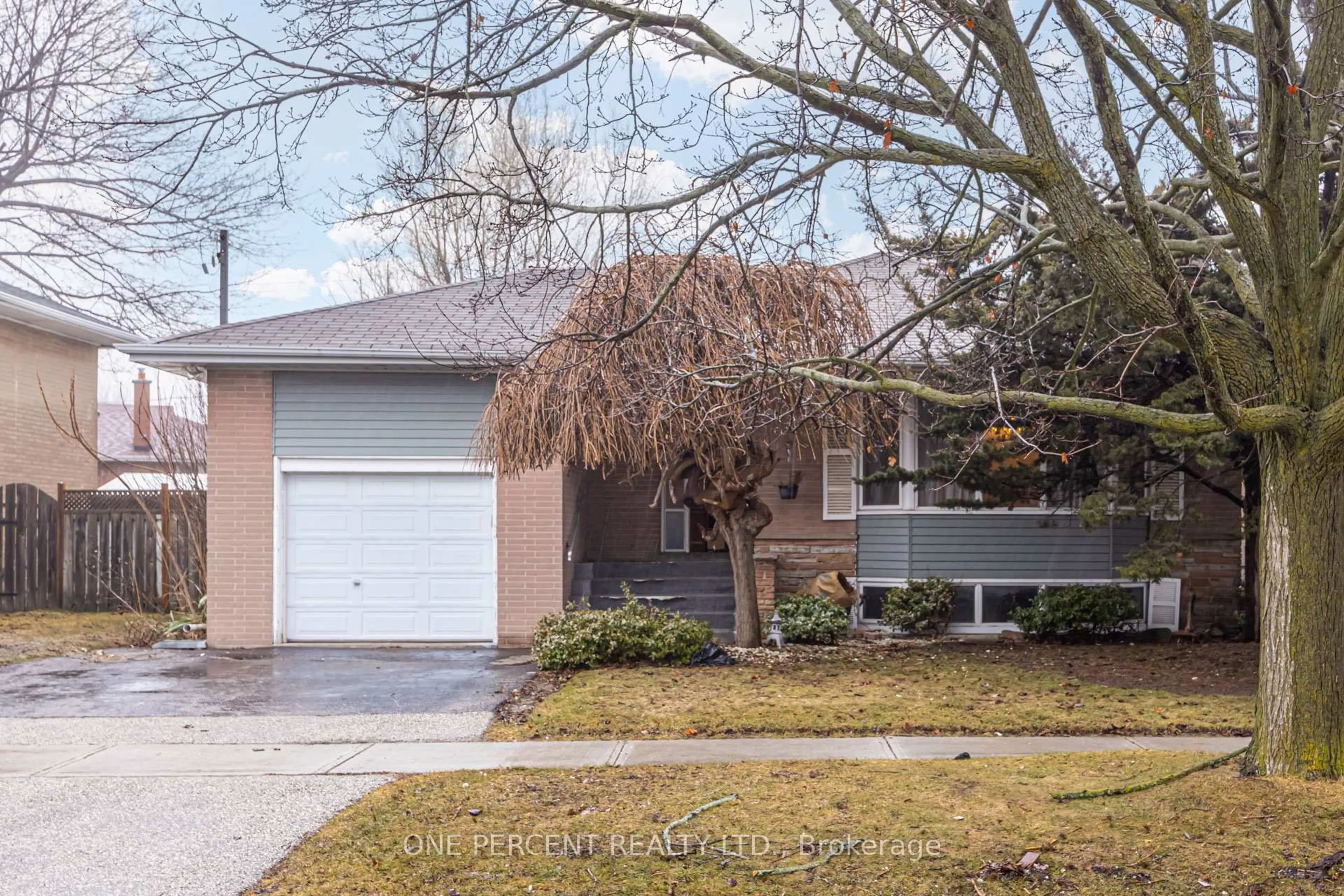 Home with vinyl exterior material, street for 8 Wonderland Dr, Toronto Ontario M1G 2Y1