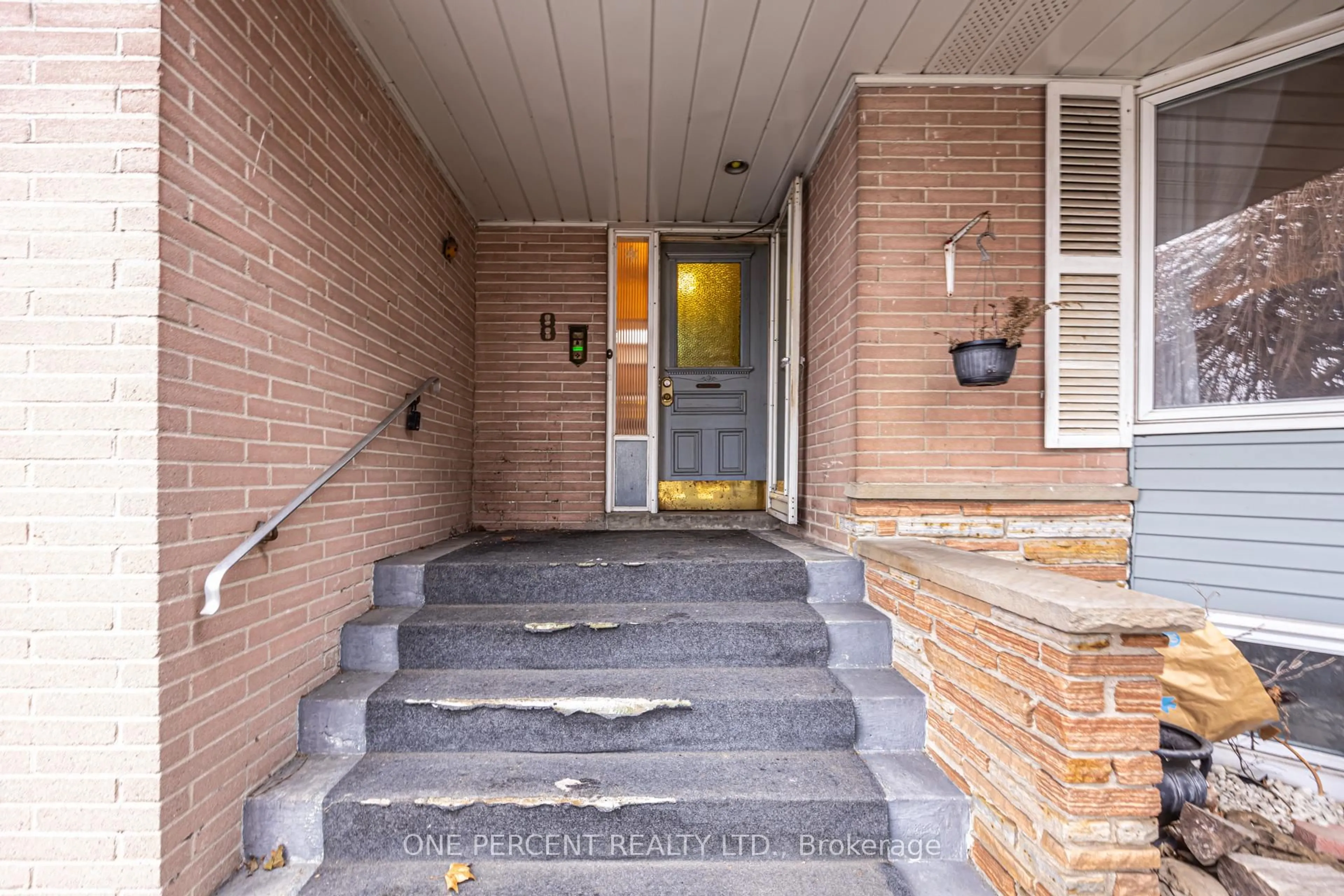 Indoor entryway for 8 Wonderland Dr, Toronto Ontario M1G 2Y1
