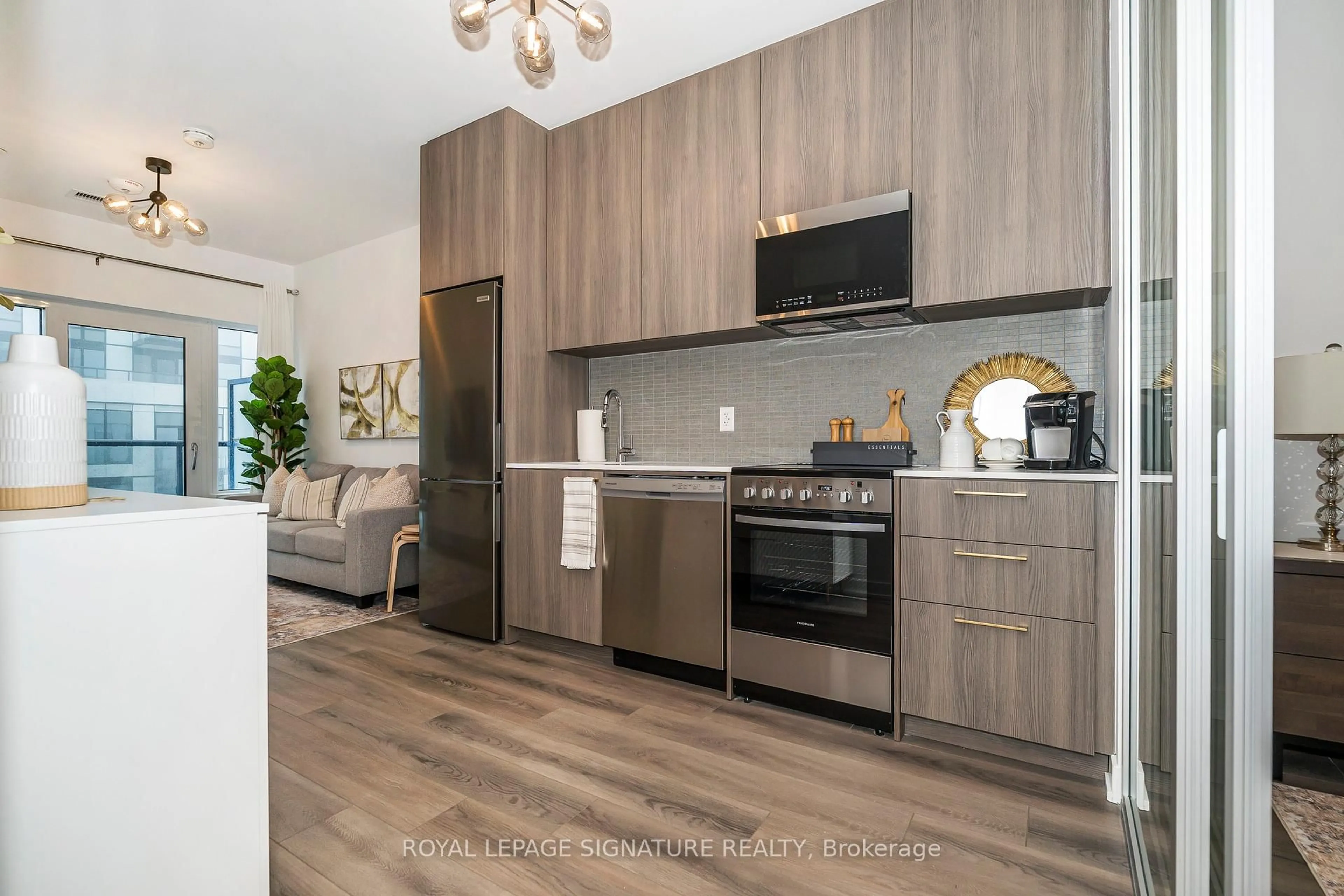 Open concept kitchen, unknown for 7439 Kingston Rd #815, Toronto Ontario M1B 0G1