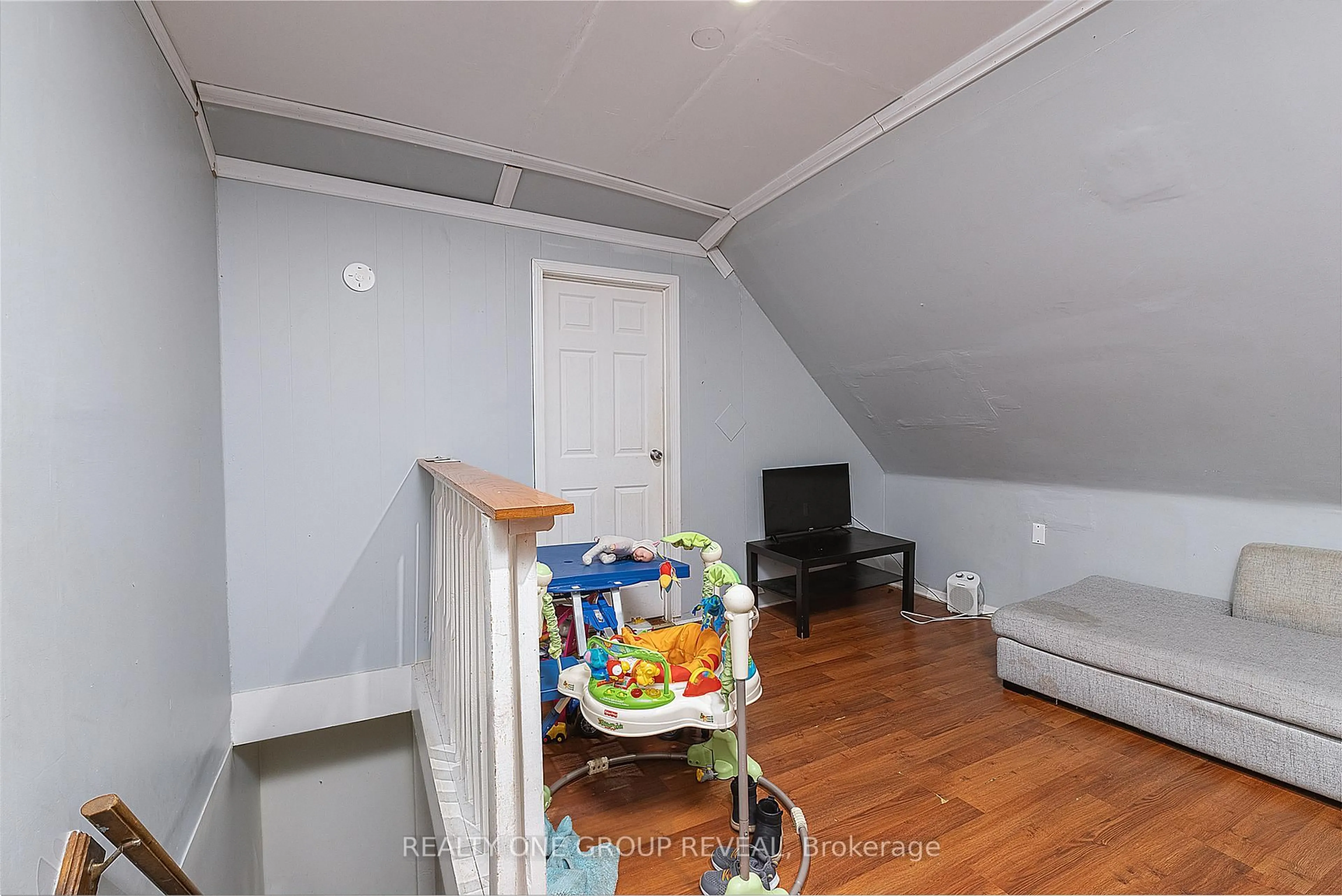 A pic of a room for 277 Jarvis St, Oshawa Ontario L1G 5K8