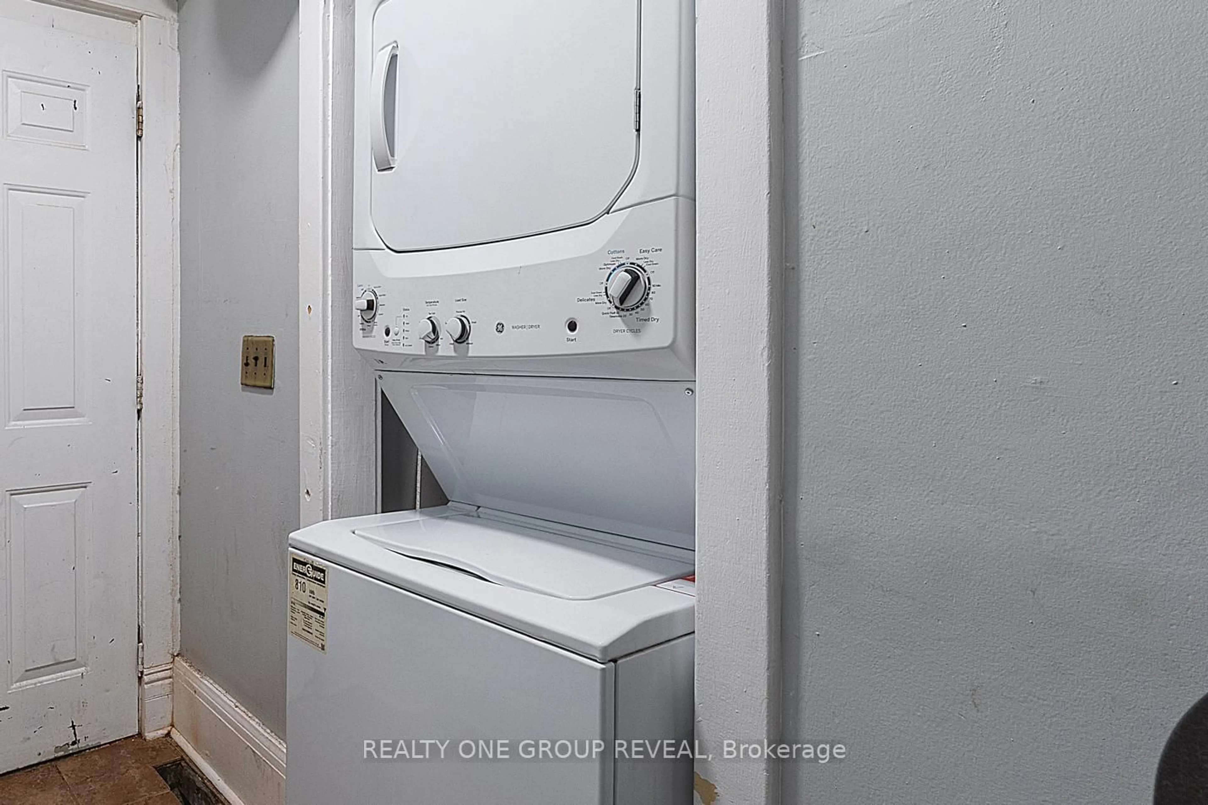 Laundry room for 277 Jarvis St, Oshawa Ontario L1G 5K8