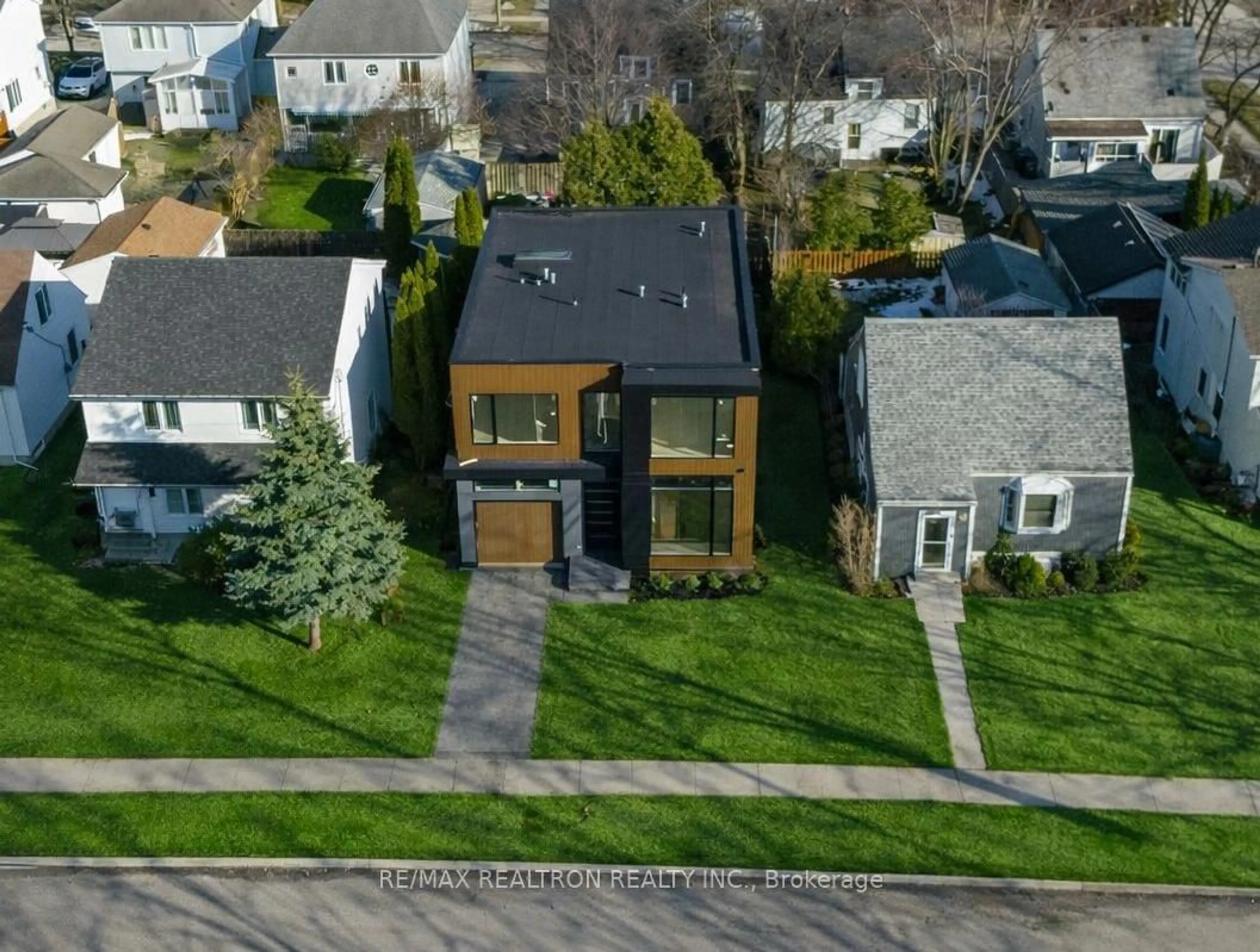 A pic from outside/outdoor area/front of a property/back of a property/a pic from drone, street for 19 Topham Rd, Toronto Ontario M4B 3K3