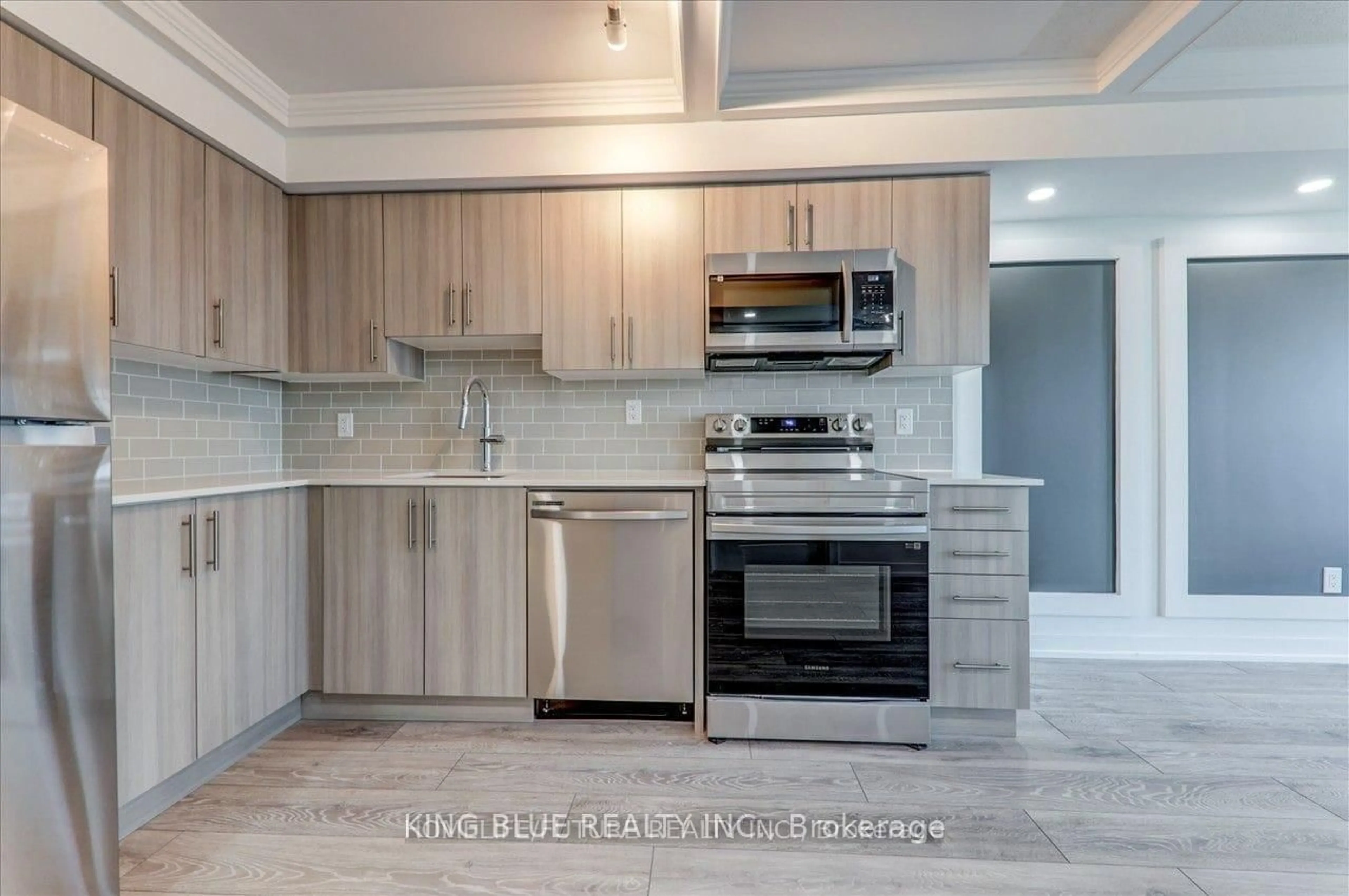 Open concept kitchen, unknown for 1455 celebration Dr #1503, Pickering Ontario L1W 0C3