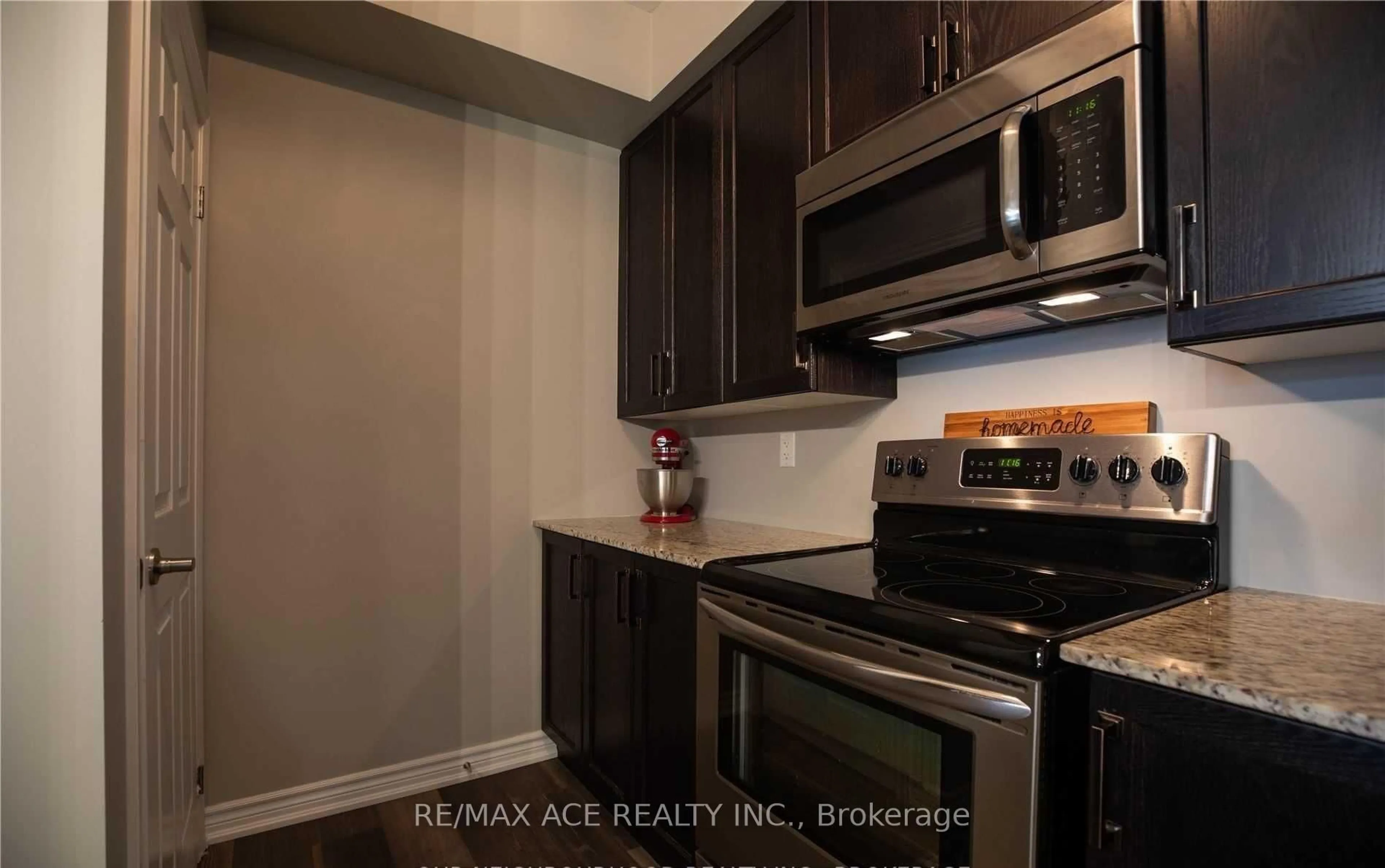 Standard kitchen, unknown for 1430 Gord Vinson Ave #29, Clarington Ontario L1E 0J6