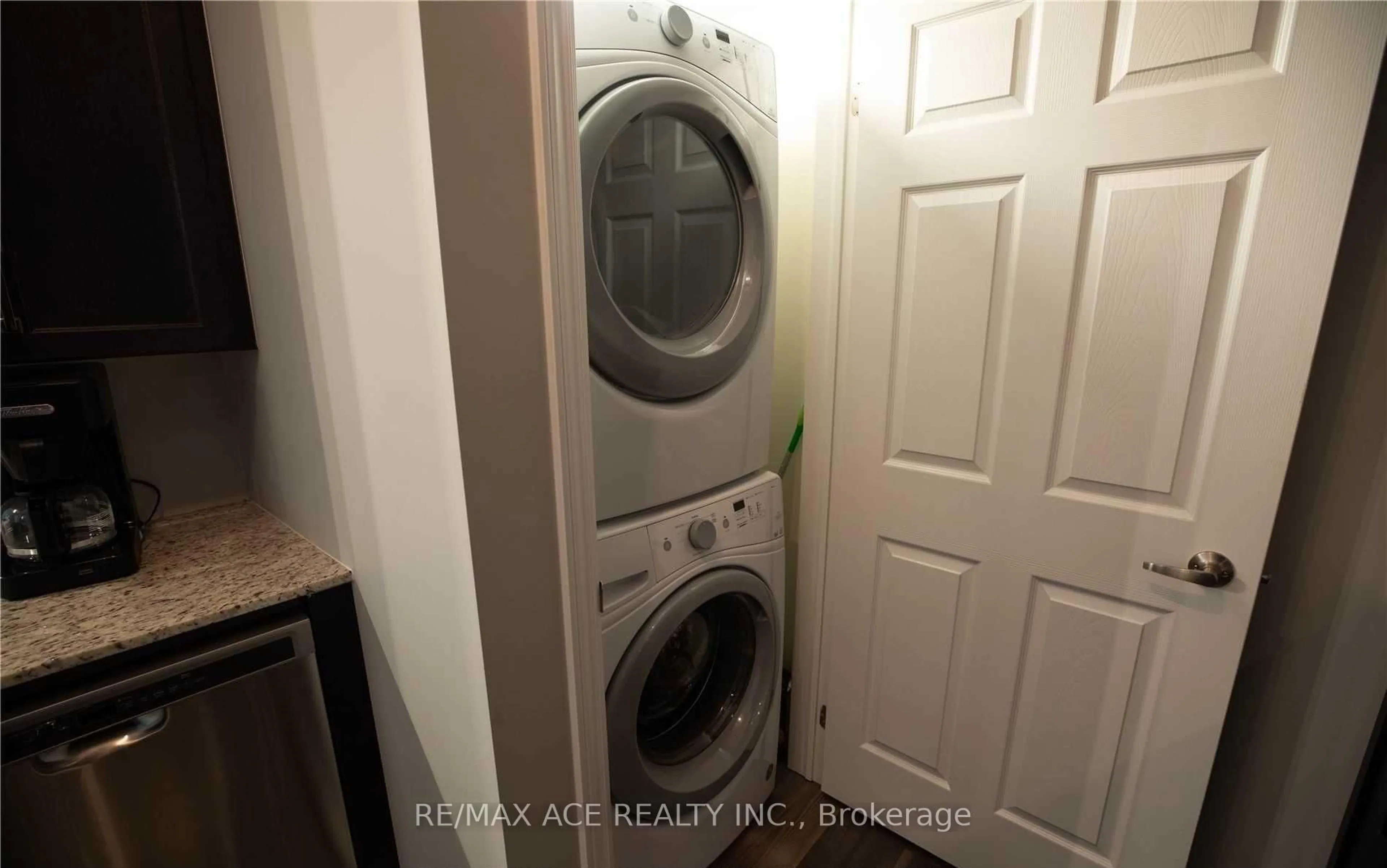 Laundry room for 1430 Gord Vinson Ave #29, Clarington Ontario L1E 0J6