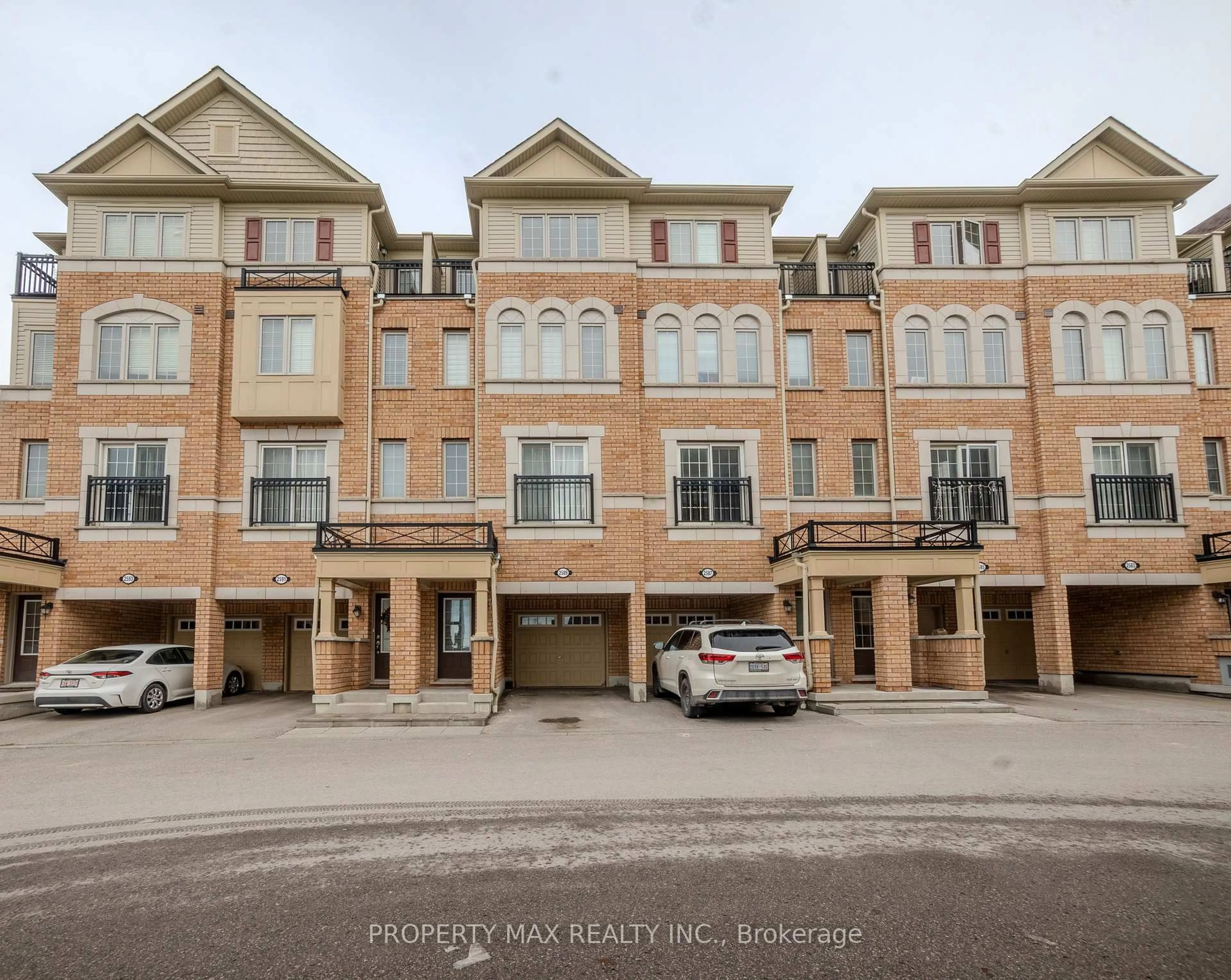 A pic from outside/outdoor area/front of a property/back of a property/a pic from drone, street for 2589 Bromus Path, Oshawa Ontario L1L 0K7