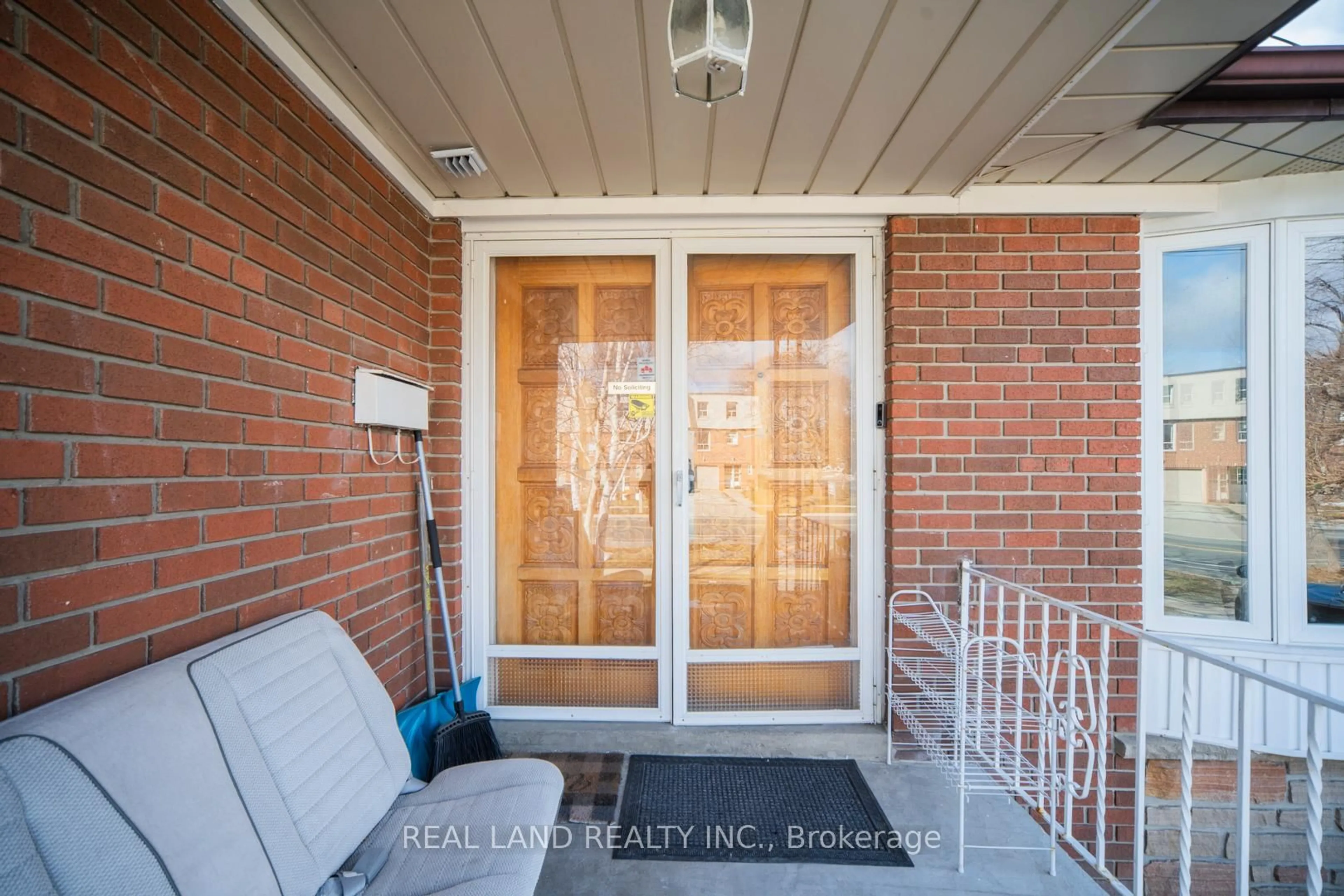 Indoor entryway for 1153 Huntingwood Dr, Toronto Ontario M1S 1K6