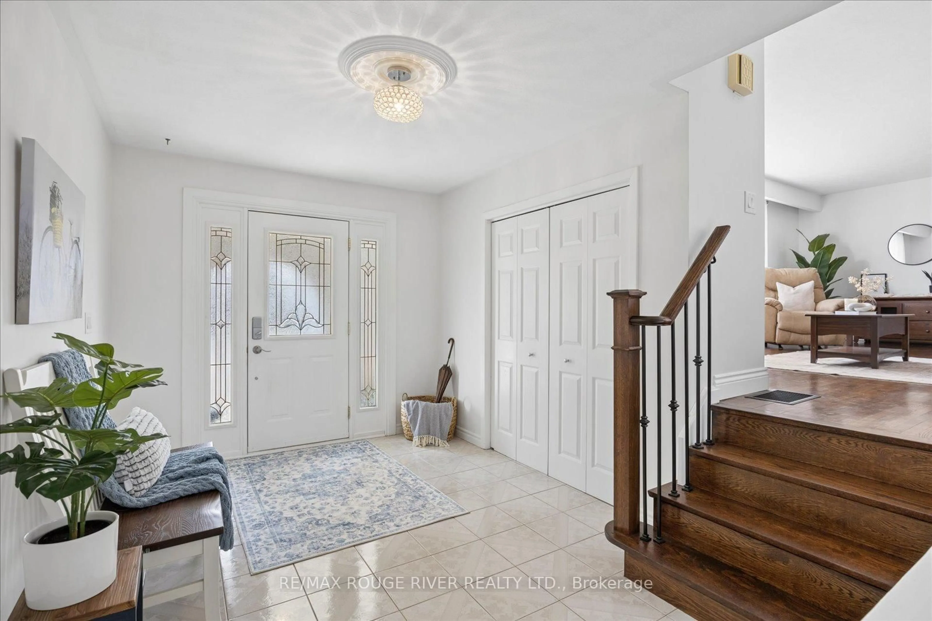 Indoor entryway for 706 Fernhill Blvd, Oshawa Ontario L1J 5K3