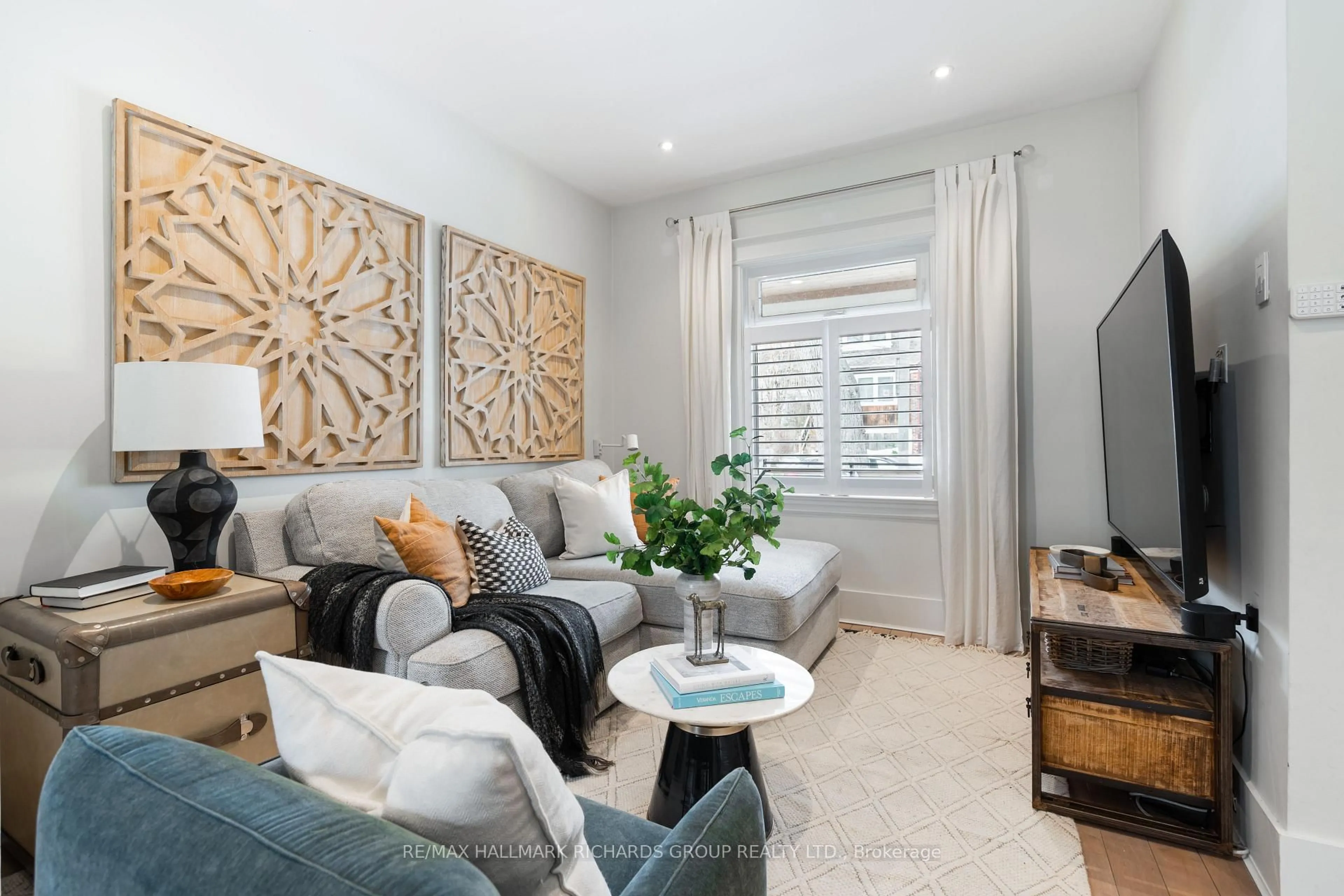 Living room with furniture, unknown for 35 Burgess Ave, Toronto Ontario M4E 1W8