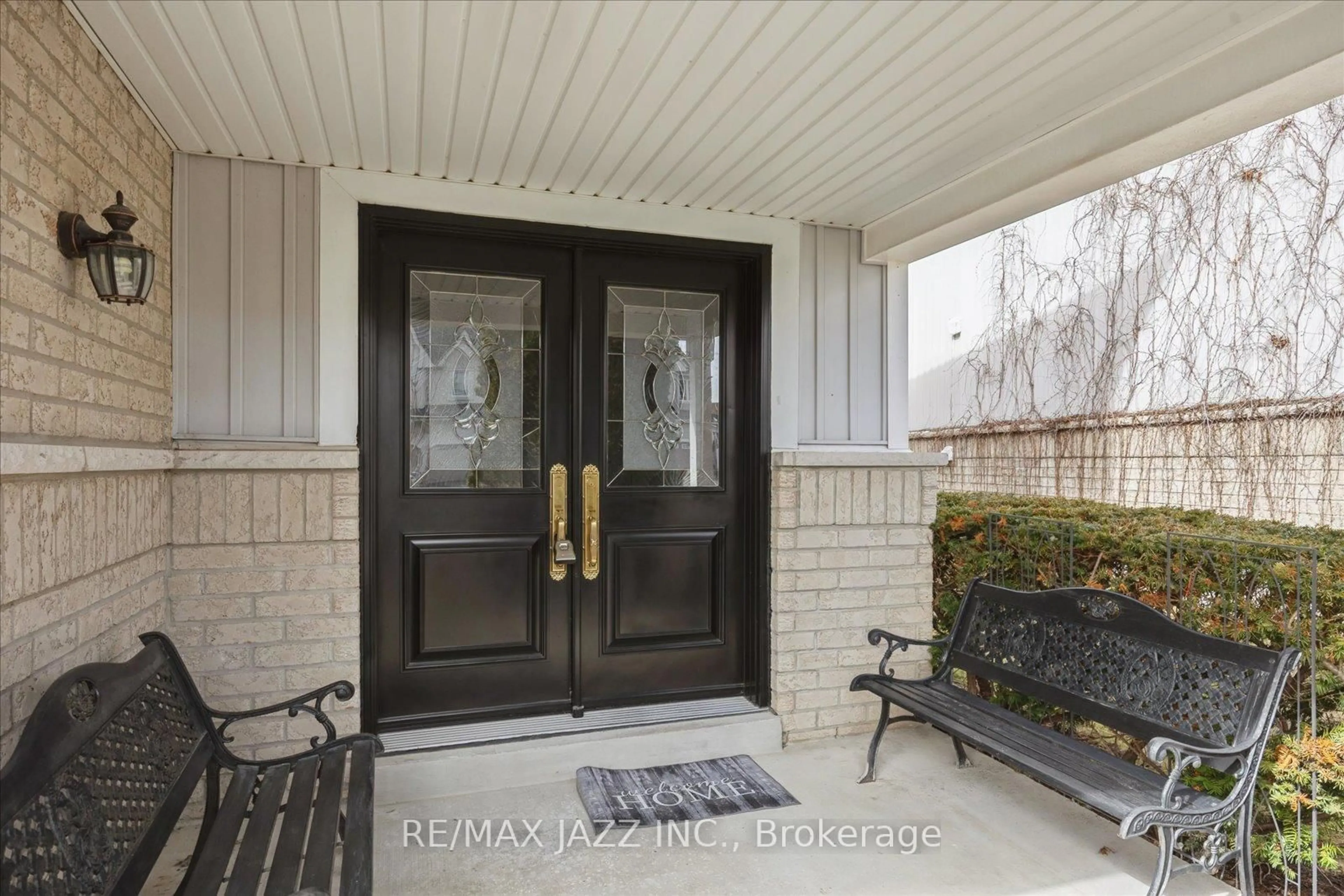 Indoor entryway for 1395 Ashgrove Cres, Oshawa Ontario L1K 2W4
