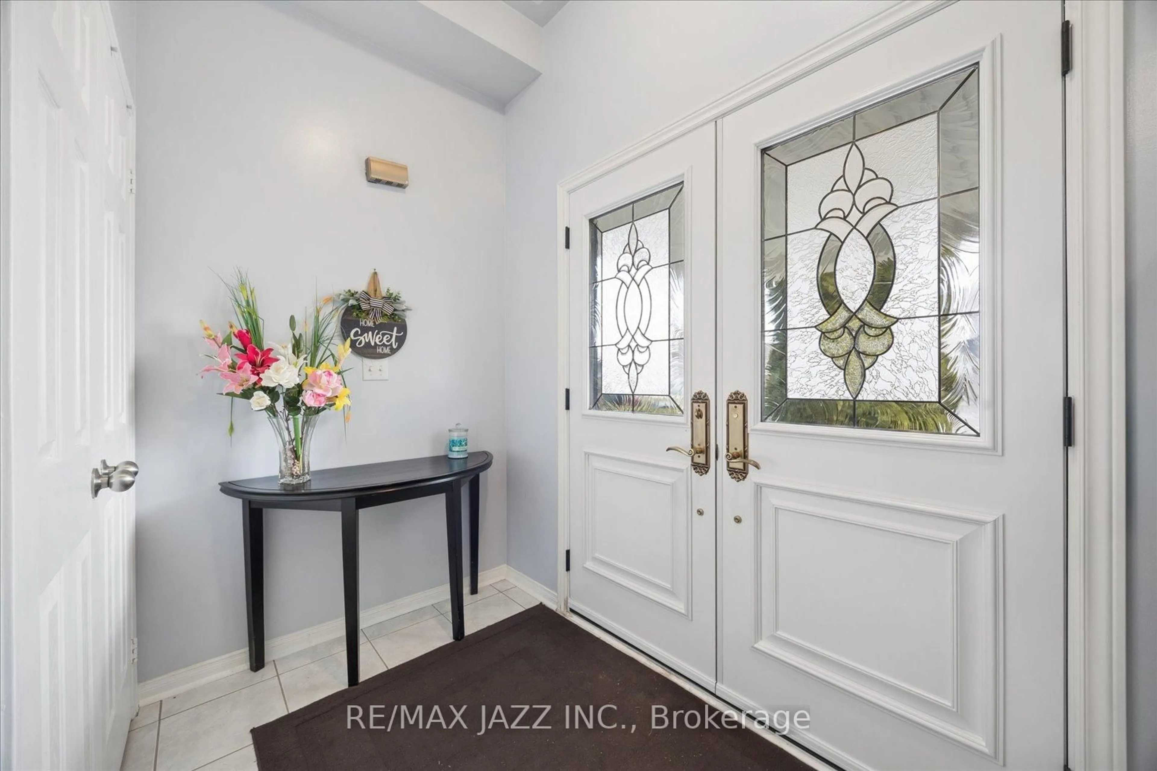 Indoor entryway for 1395 Ashgrove Cres, Oshawa Ontario L1K 2W4