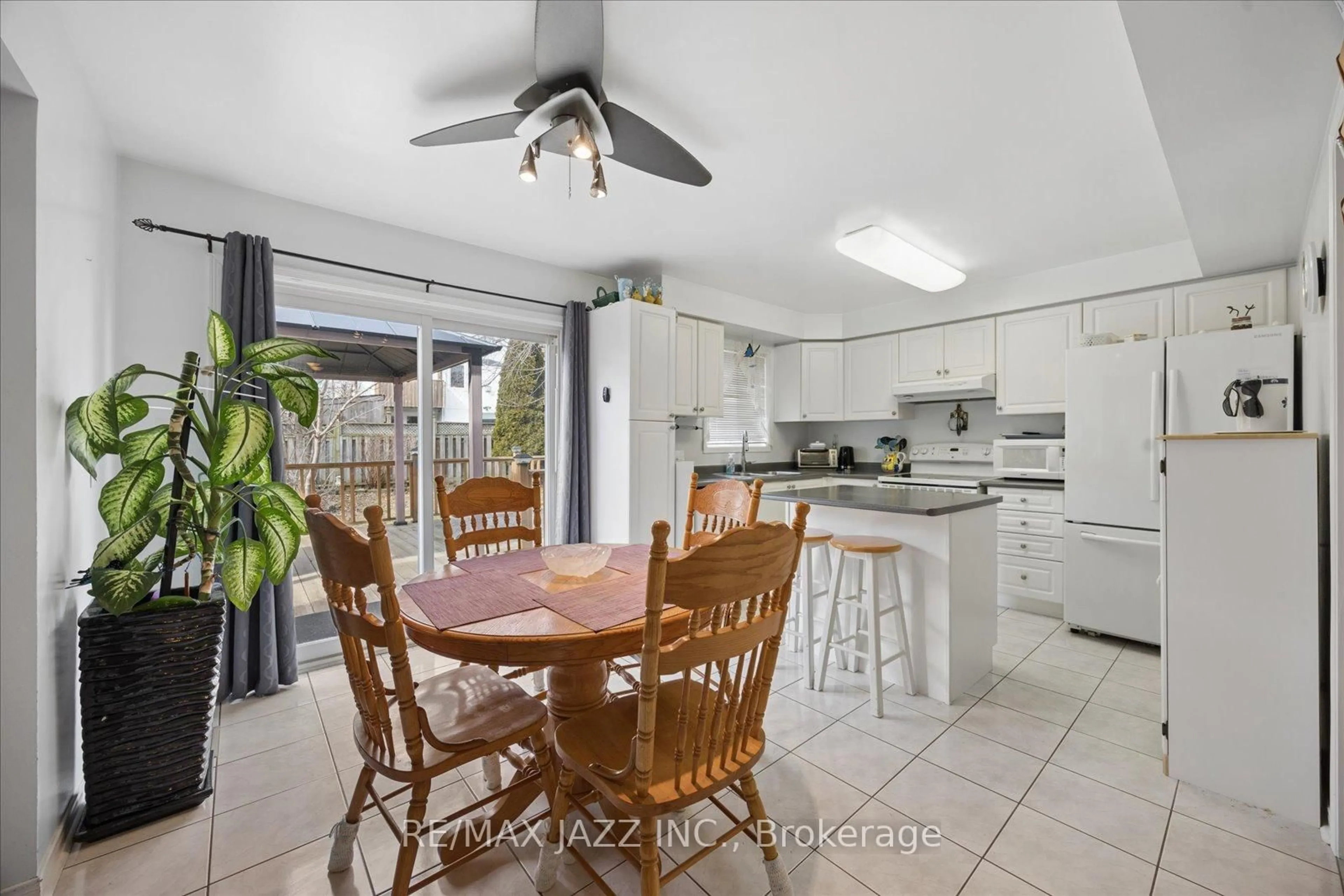 Open concept kitchen, ceramic/tile floor for 1395 Ashgrove Cres, Oshawa Ontario L1K 2W4