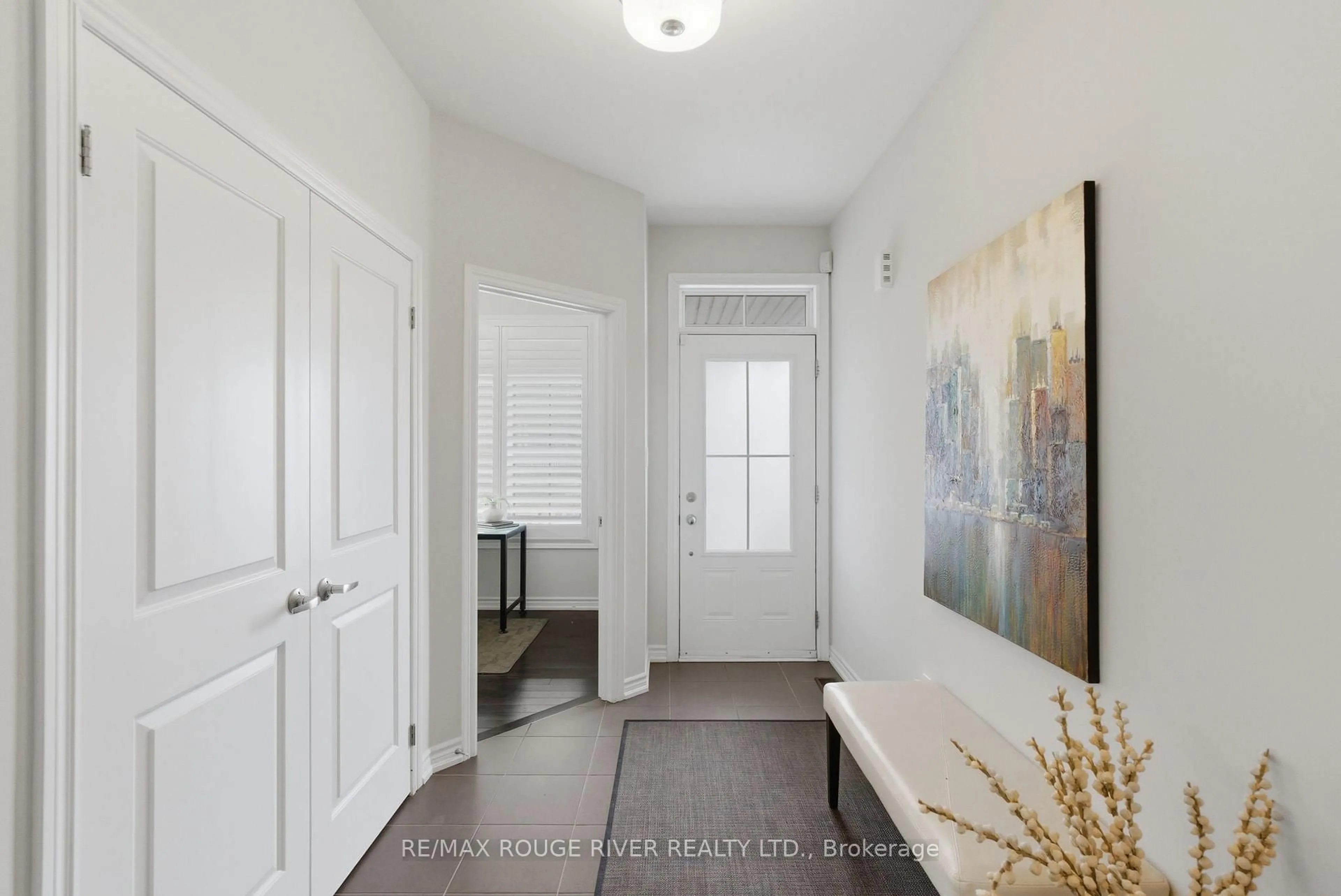 Indoor entryway for 82 Burning Springs Pl, Whitby Ontario L1M 0K1