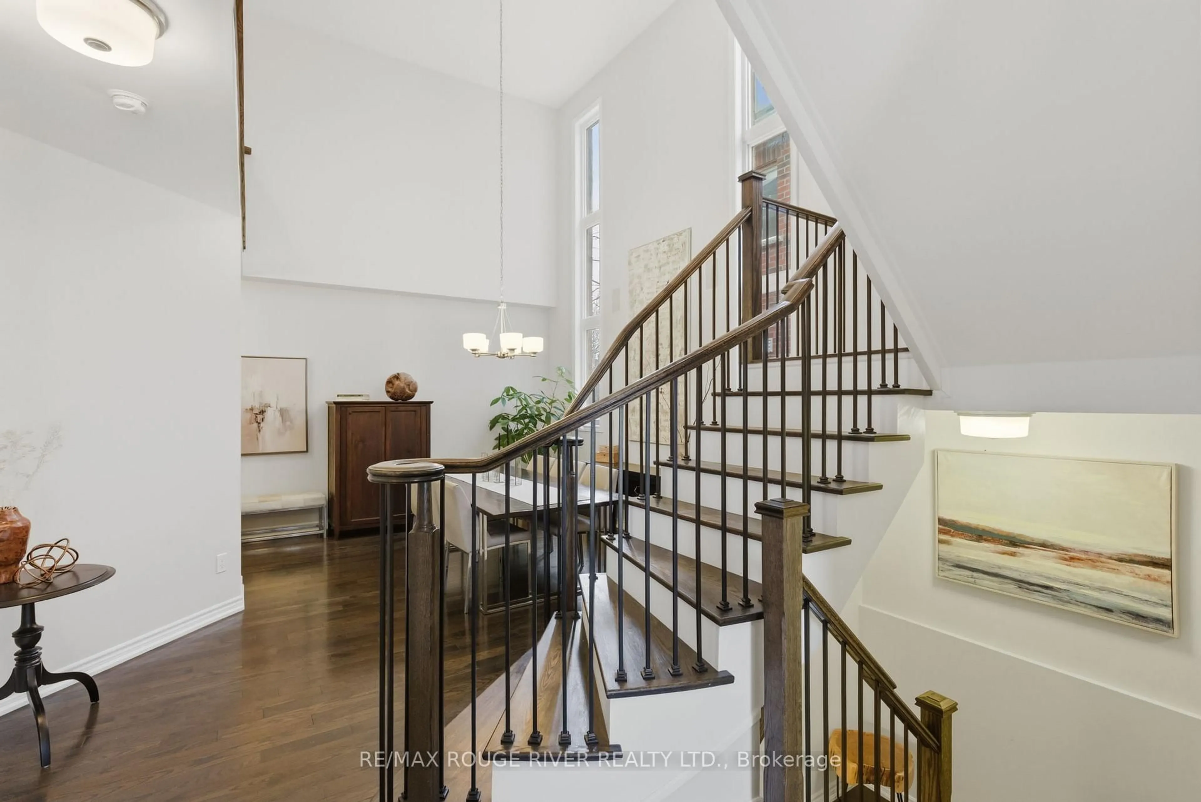 Indoor foyer for 82 Burning Springs Pl, Whitby Ontario L1M 0K1