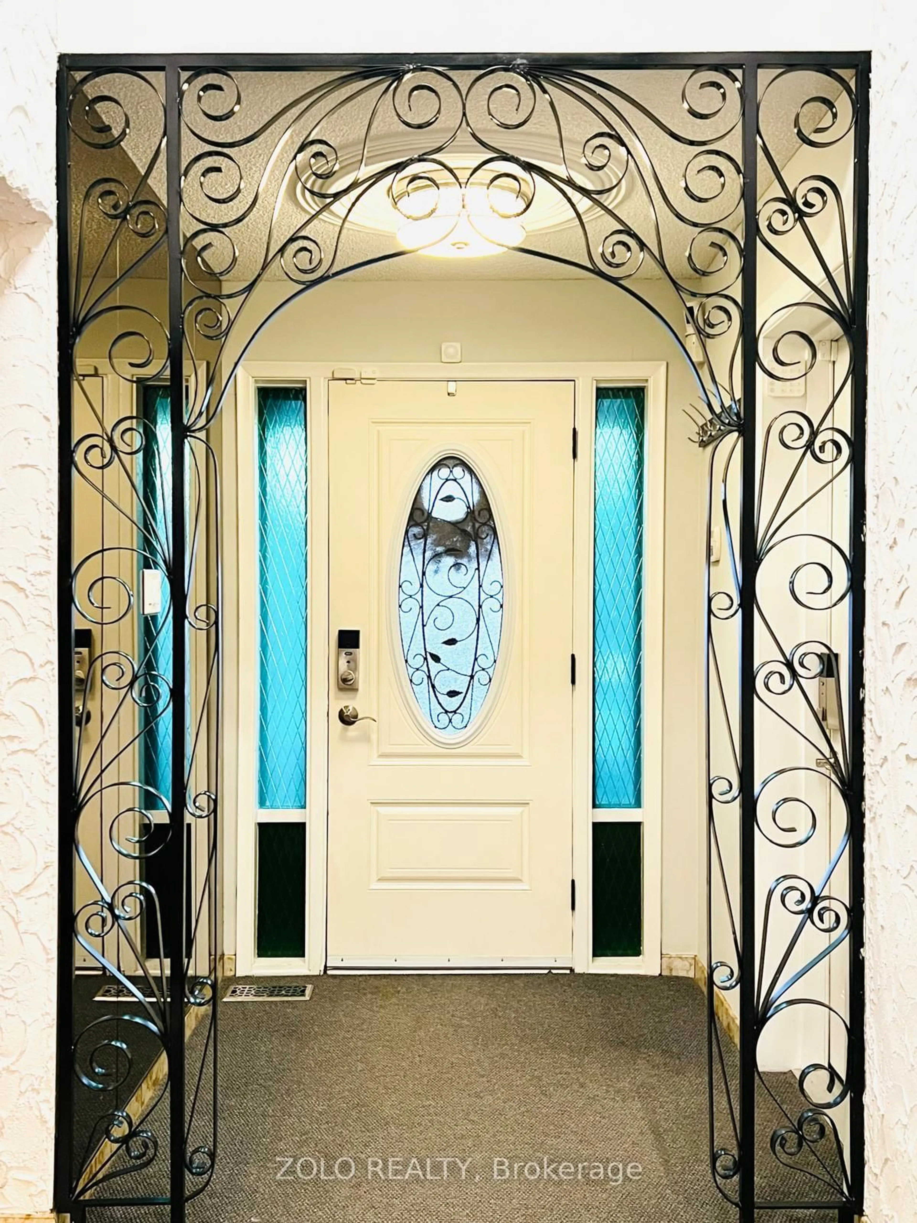 Indoor entryway for 48 Arkona Dr, Toronto Ontario M1T 1X3