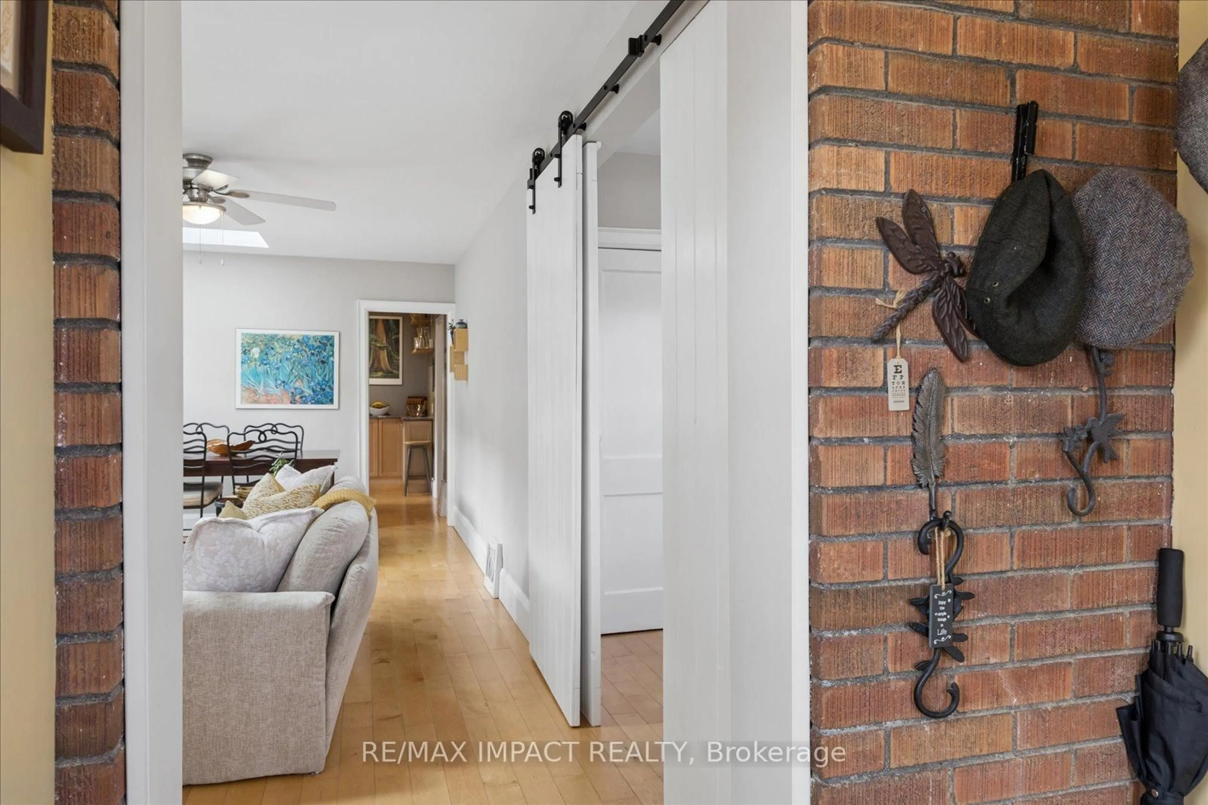 Indoor entryway for 620 Christie Ave, Oshawa Ontario L1G 4L7