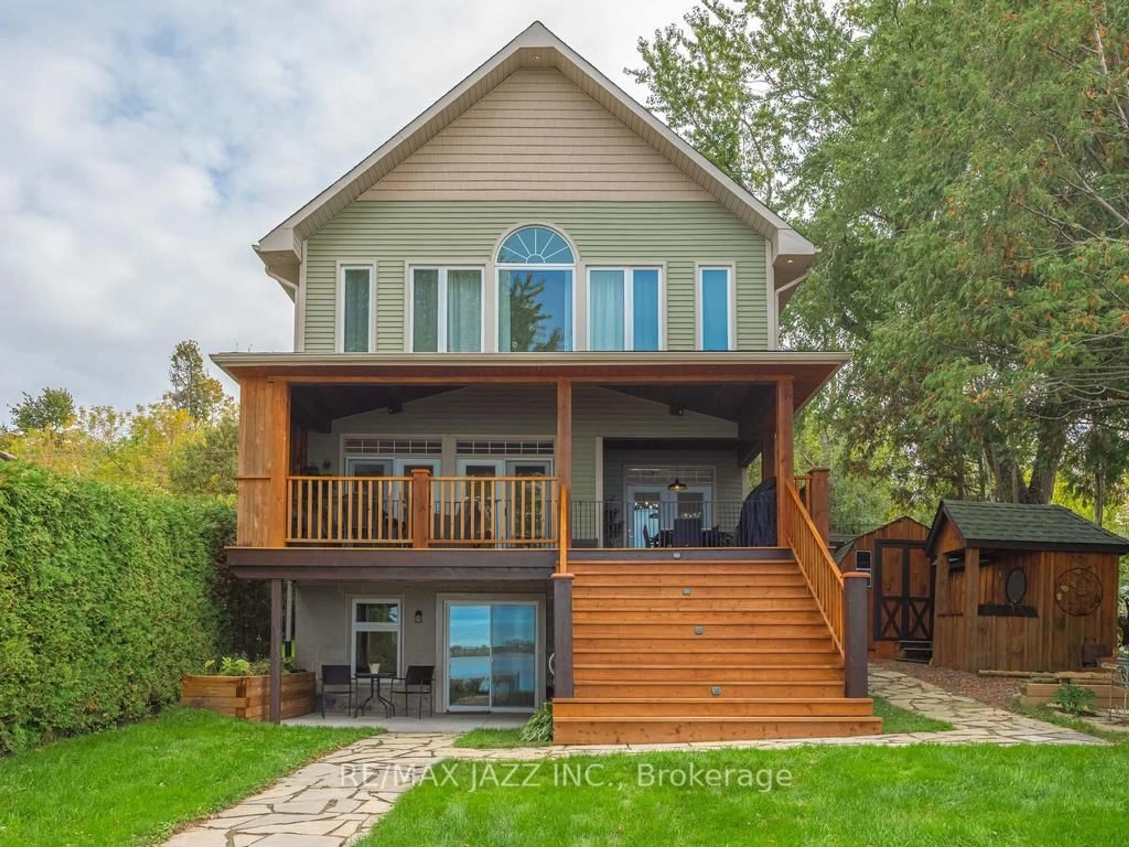 Home with vinyl exterior material, water/lake/river/ocean view for 122 Morris Lane, Scugog Ontario L0B 1L0