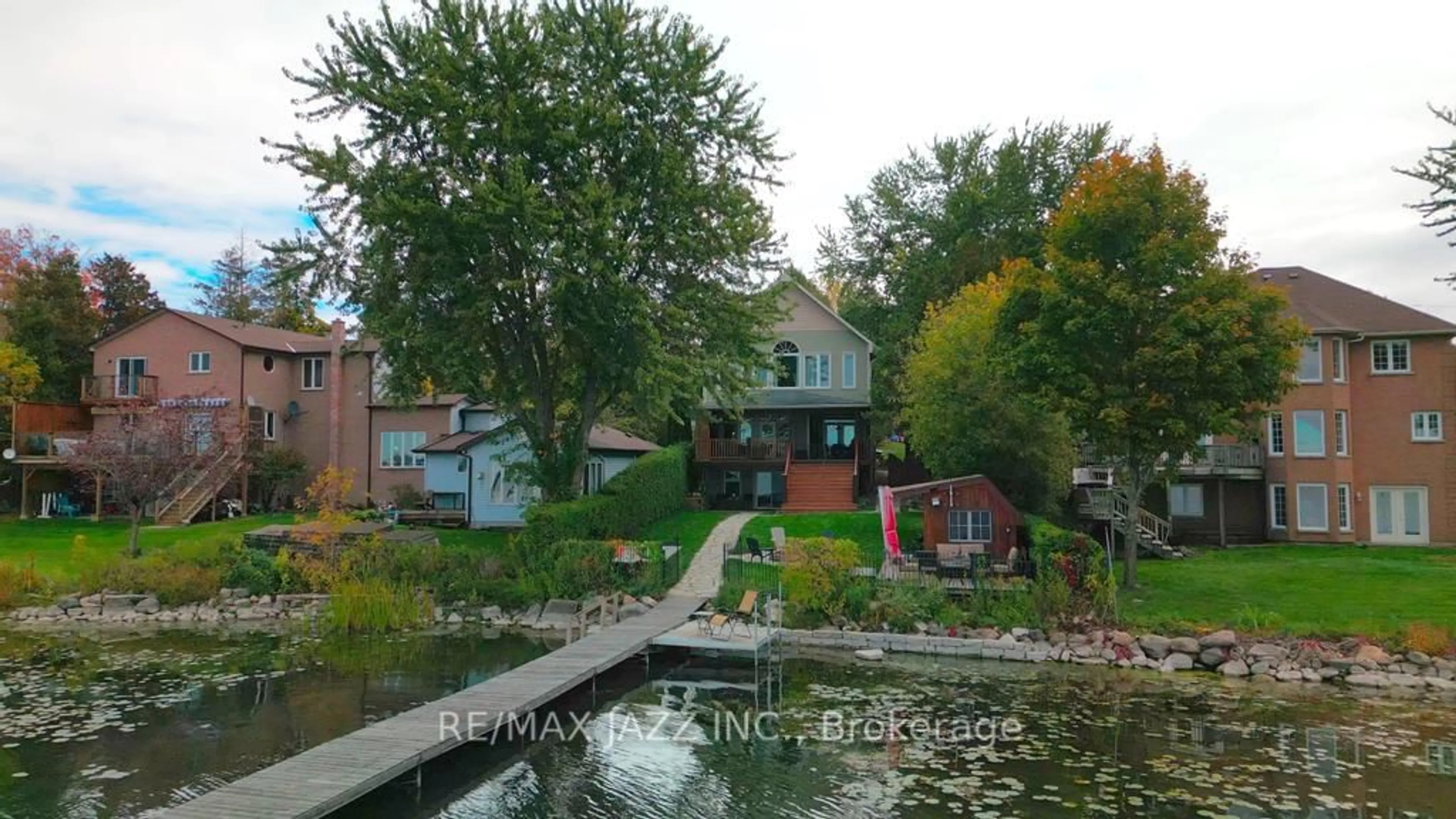 A pic from outside/outdoor area/front of a property/back of a property/a pic from drone, water/lake/river/ocean view for 122 Morris Lane, Scugog Ontario L0B 1L0