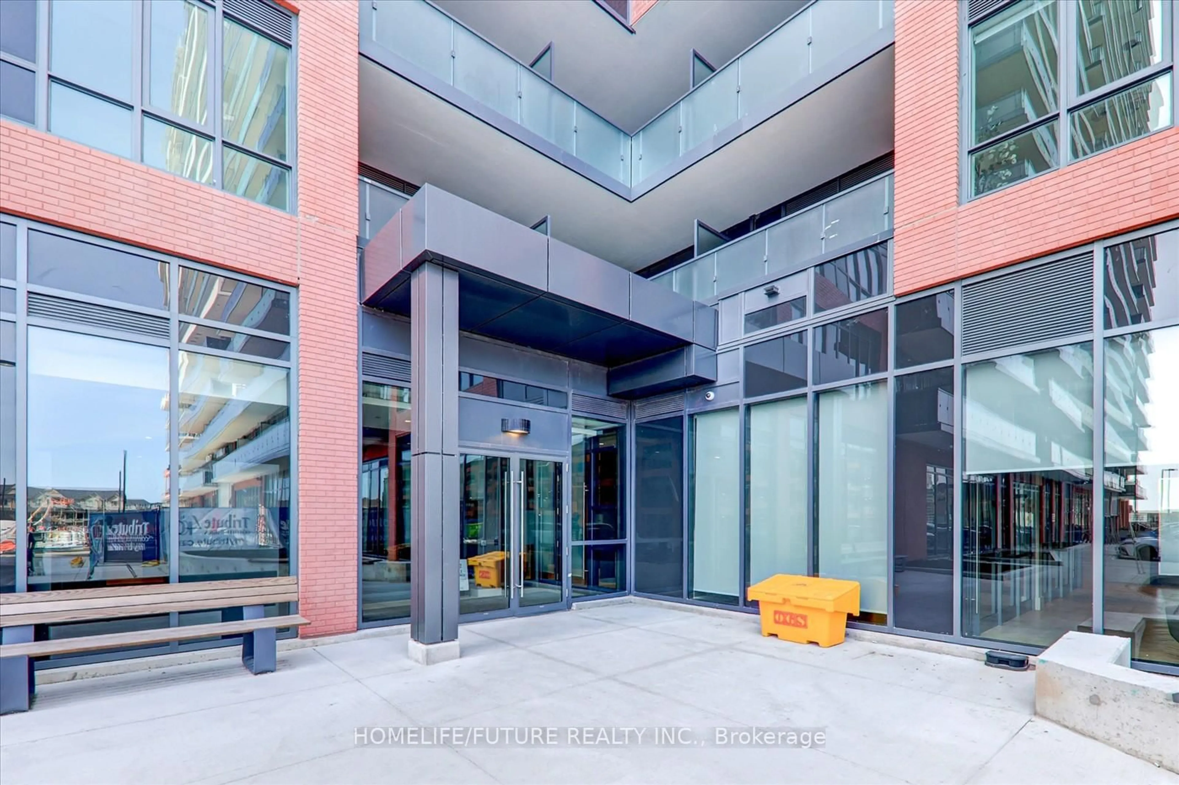 Indoor foyer for 2545 Simcoe St #1402, Oshawa Ontario L1L 0W3