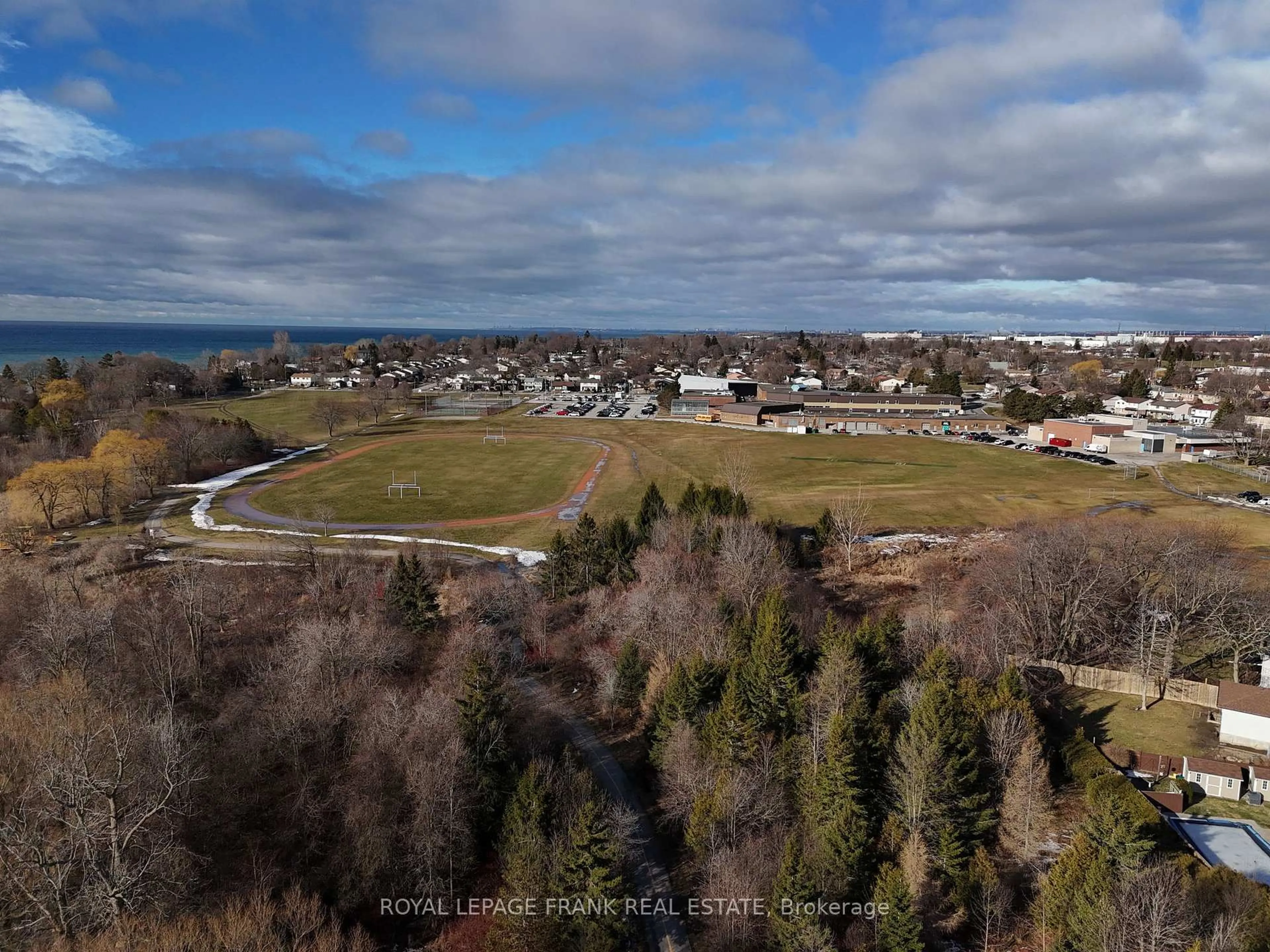 A pic from outside/outdoor area/front of a property/back of a property/a pic from drone, mountain view for 1464 Wecker Dr, Oshawa Ontario L1J 6N2