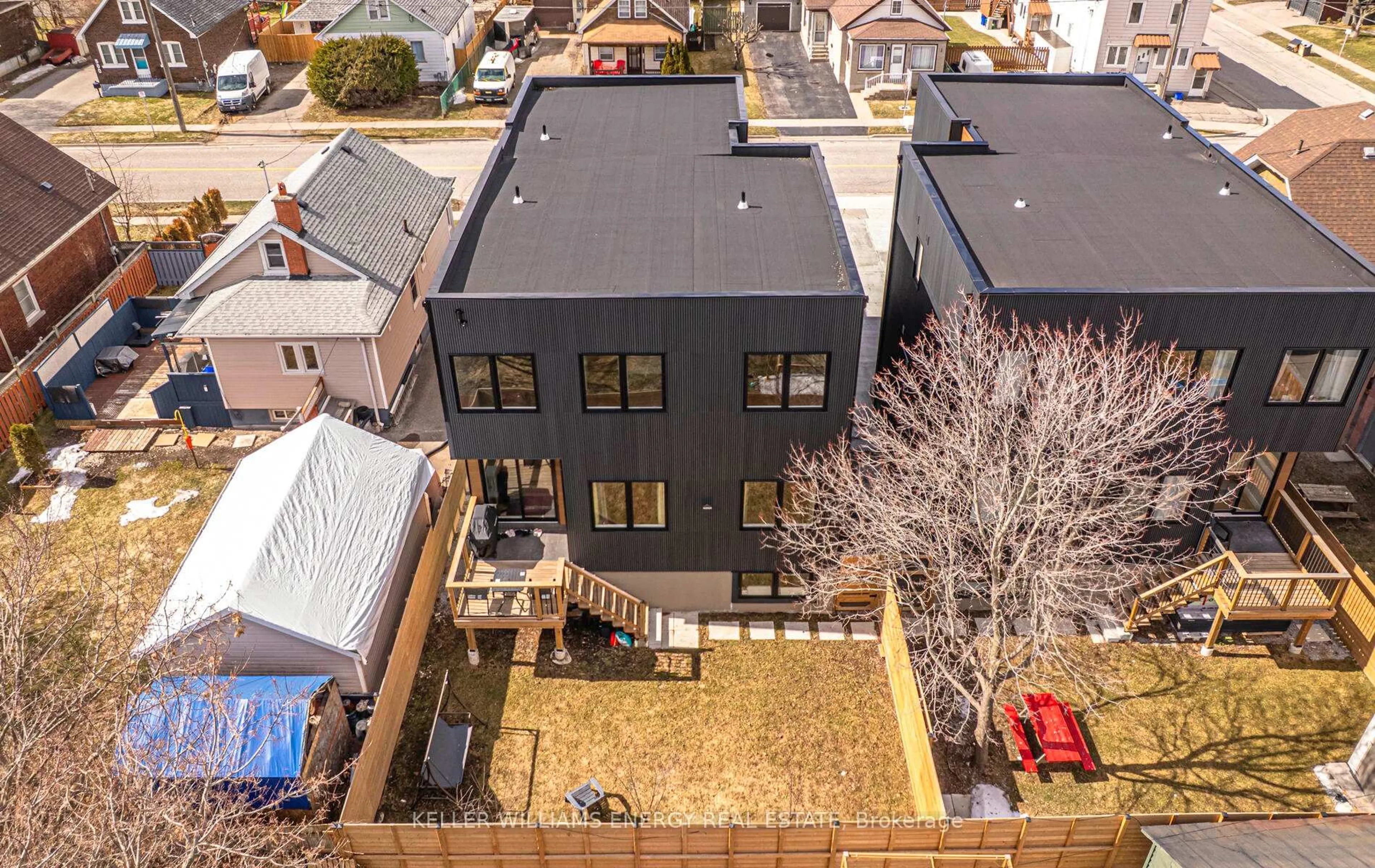 A pic from outside/outdoor area/front of a property/back of a property/a pic from drone, unknown for 491 Drew St, Oshawa Ontario L1H 5B8