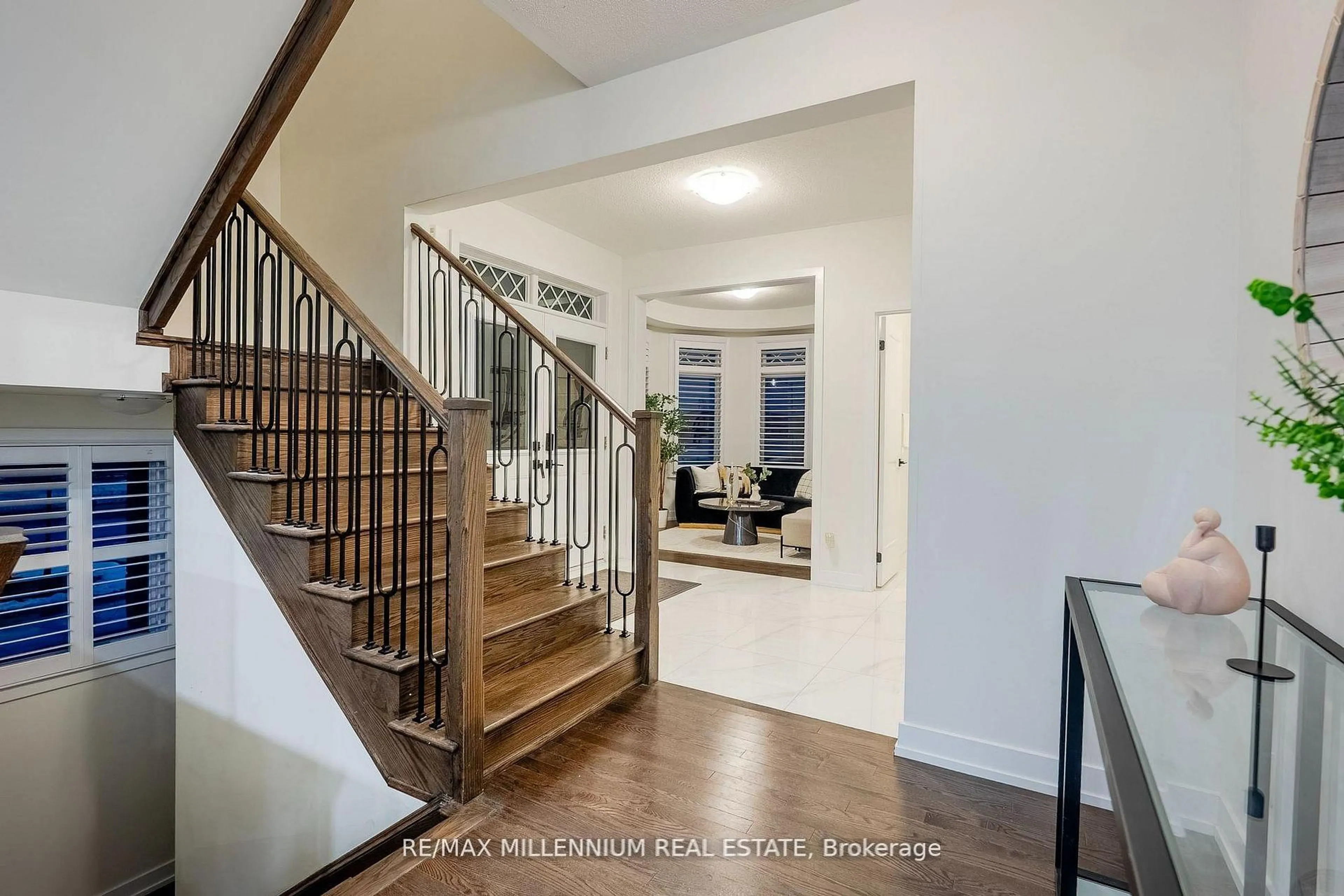 Indoor entryway for 1011 Dyas Ave, Oshawa Ontario L1L 0V4