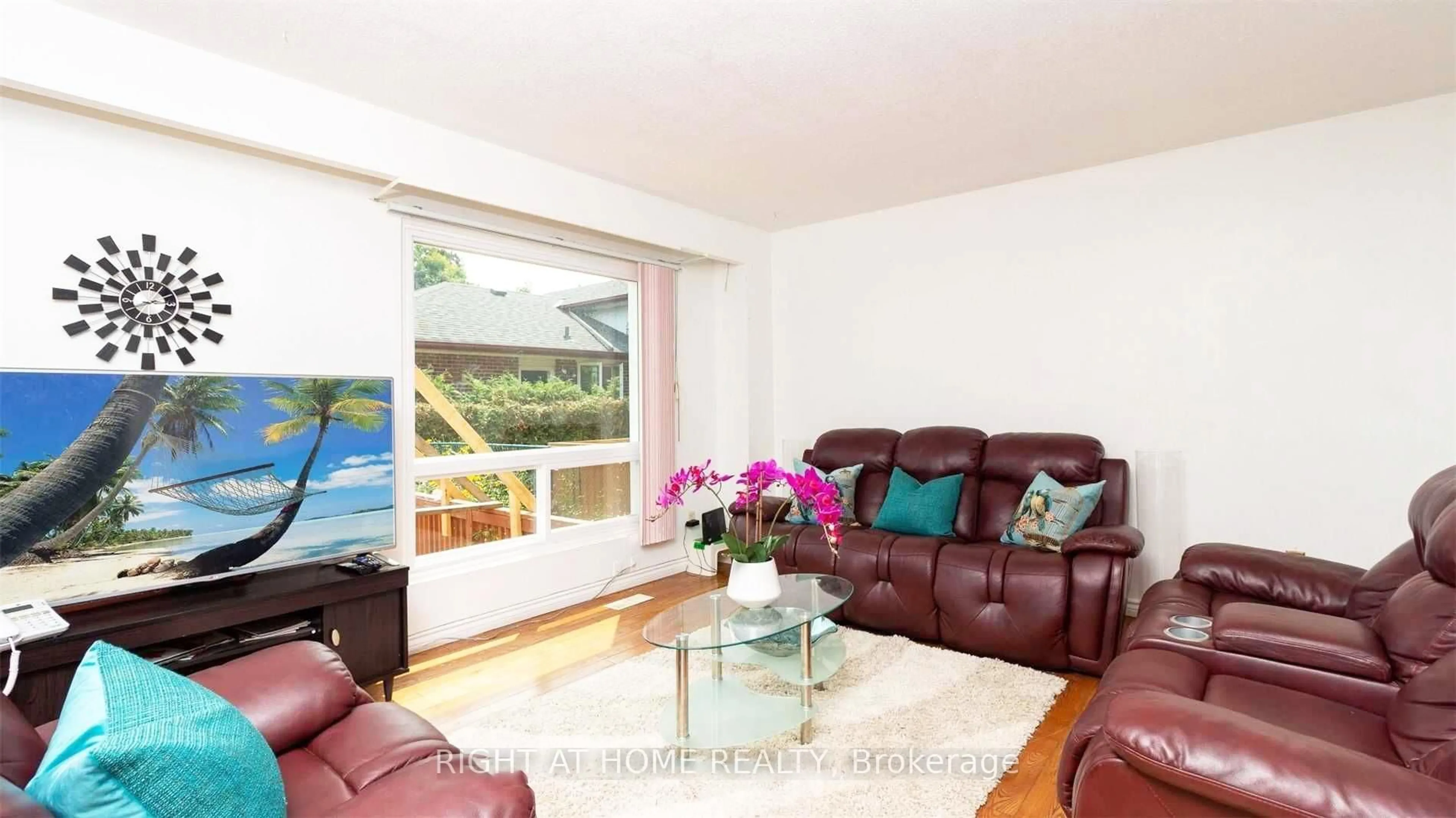Living room with furniture, wood/laminate floor for 35 Shoredale Dr, Toronto Ontario M1G 1K4