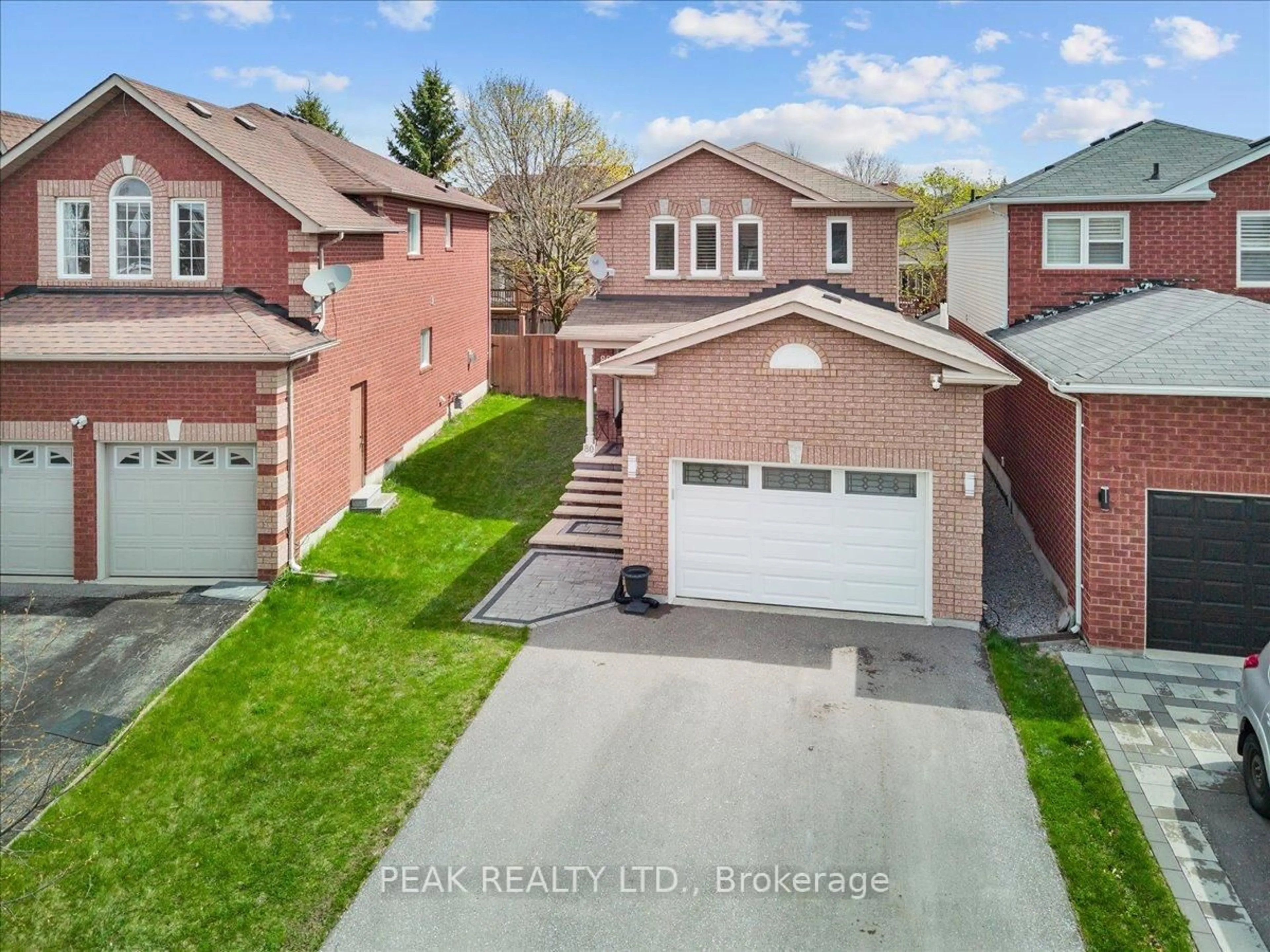 A pic from outside/outdoor area/front of a property/back of a property/a pic from drone, street for 80 Fry Cres, Clarington Ontario L1C 4Y3