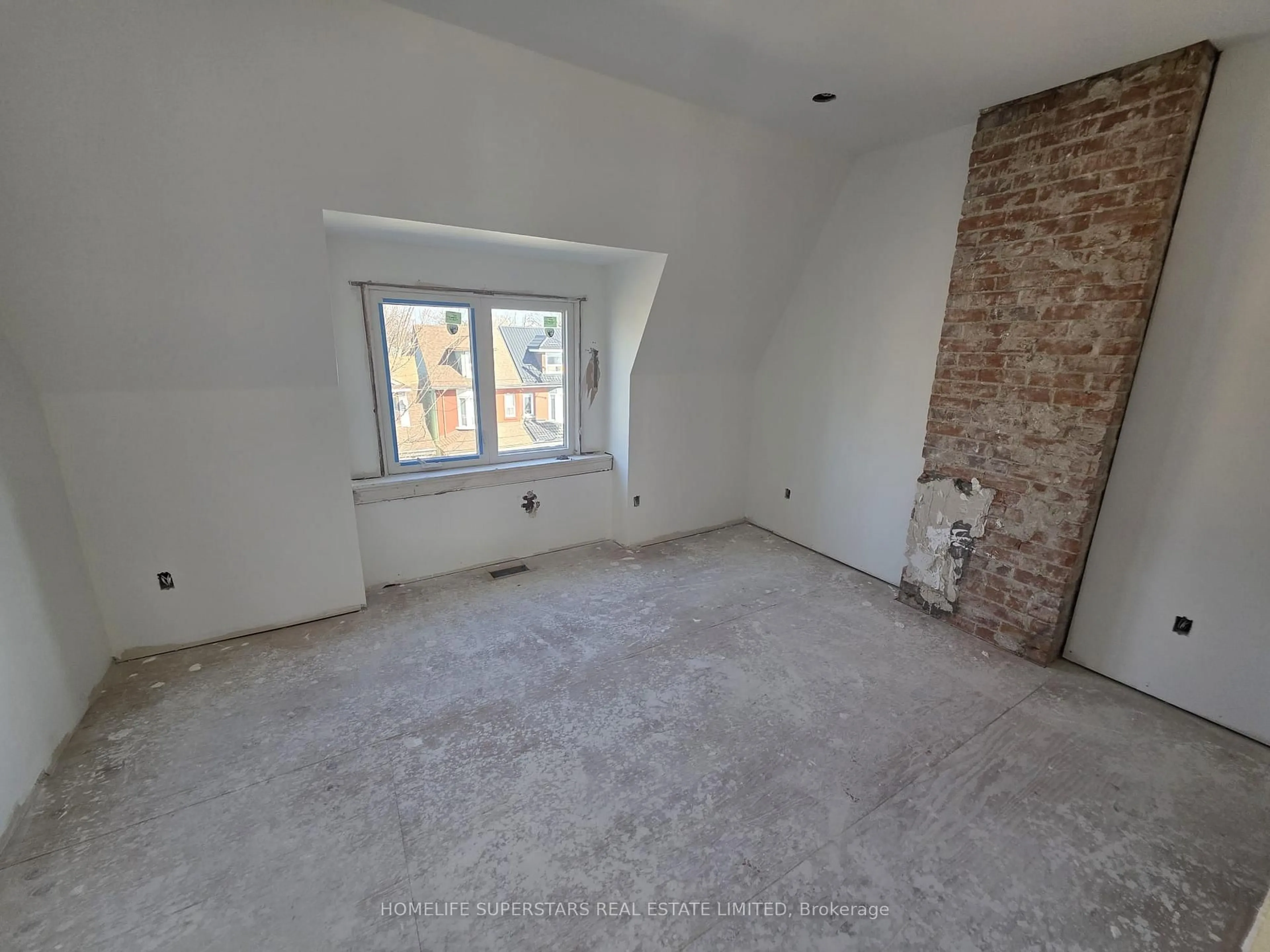 A pic of a room for 182 A Jones Ave, Toronto Ontario M4M 3A3
