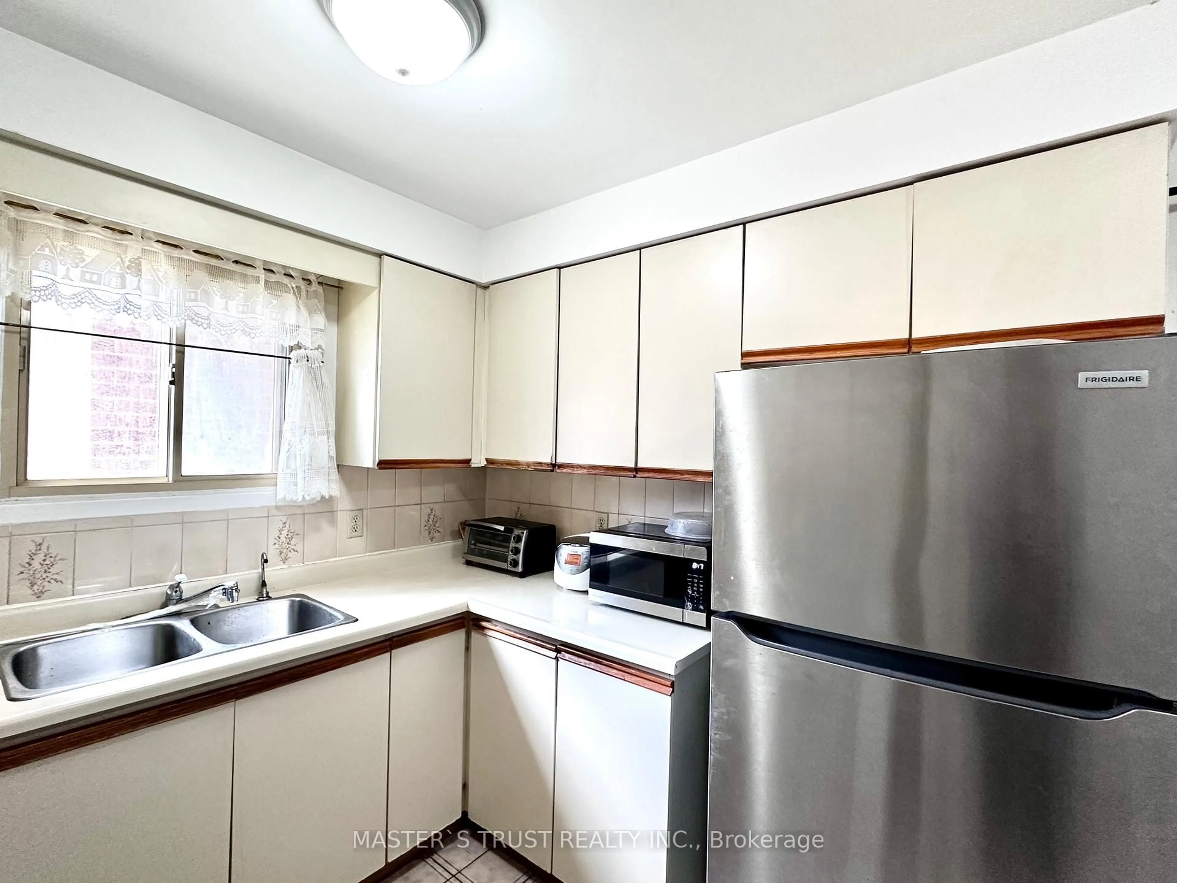 Standard kitchen, unknown for 53 Montezuma Tr, Toronto Ontario M1V 1K4