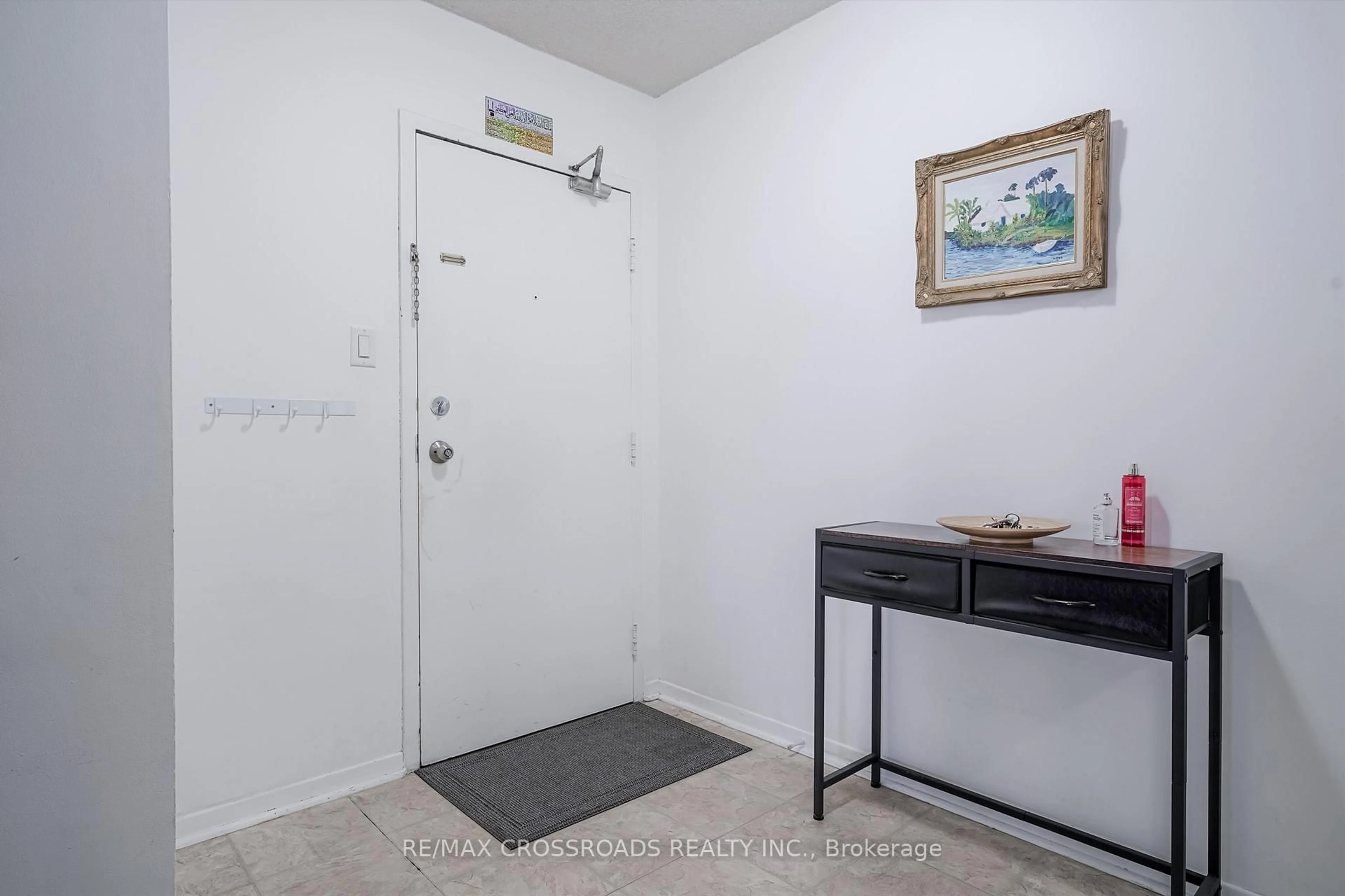 Indoor entryway for 15 Sewells Rd #1204, Toronto Ontario M1B 3V7