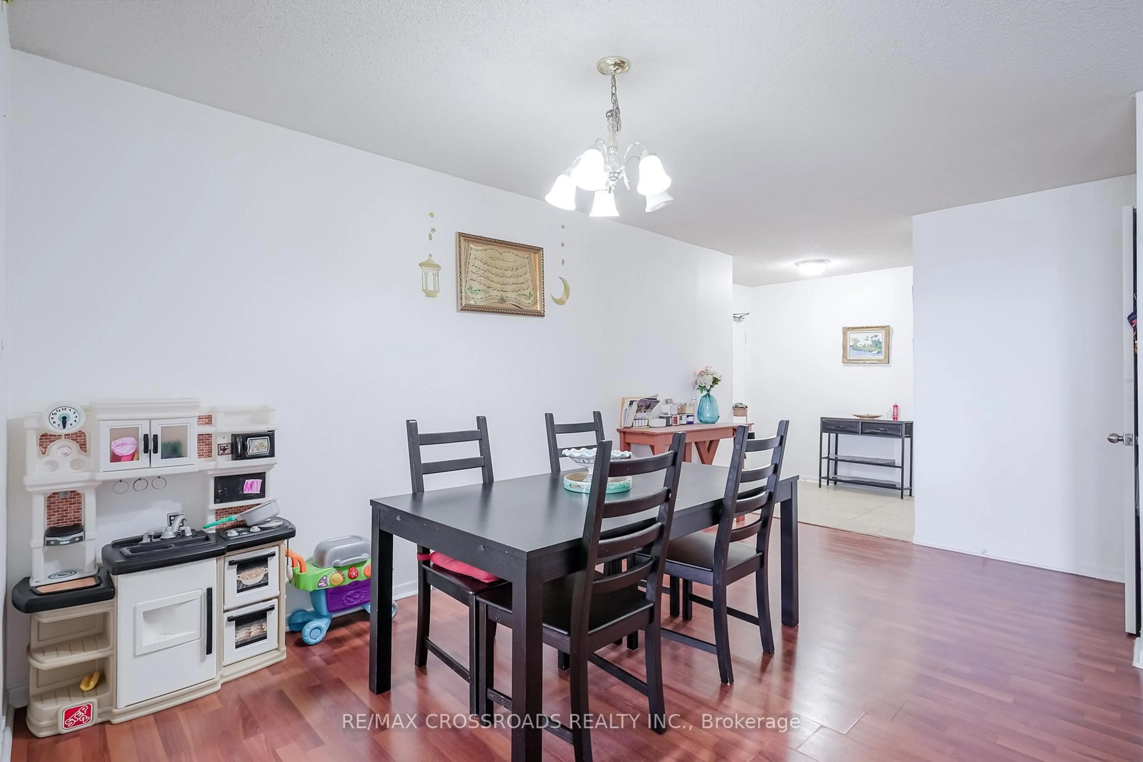 Dining room, wood/laminate floor for 15 Sewells Rd #1204, Toronto Ontario M1B 3V7