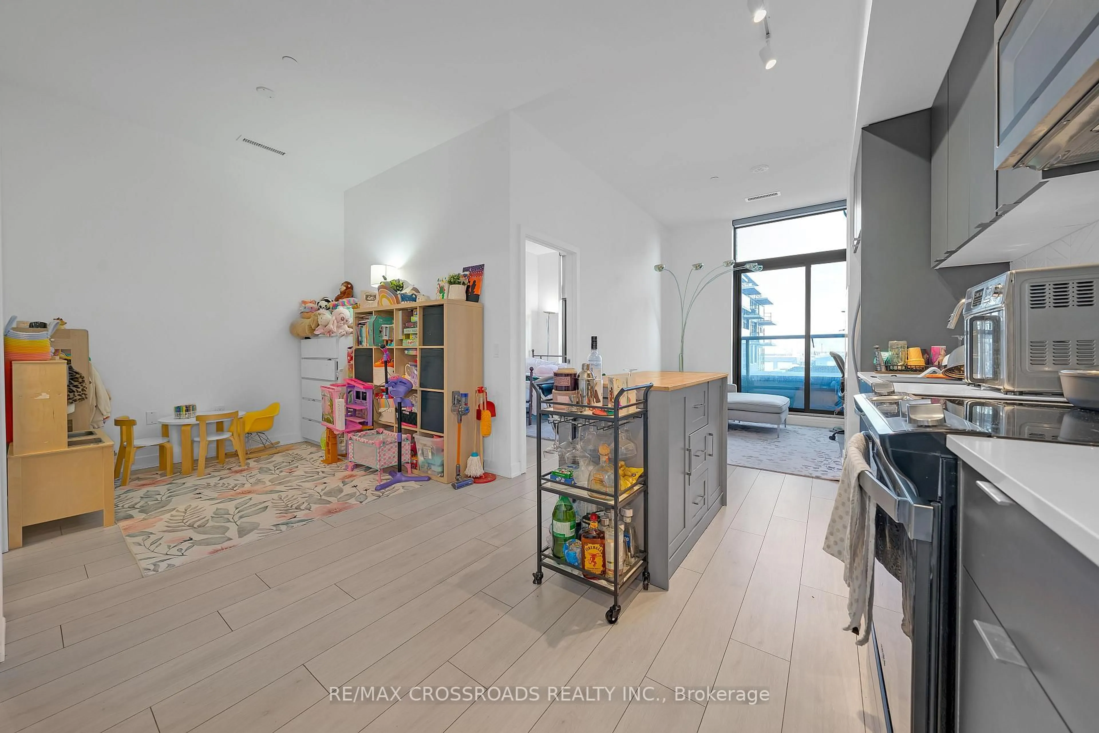 Unknown for 1606 Charles St #202, Whitby Ontario L1N 0P1