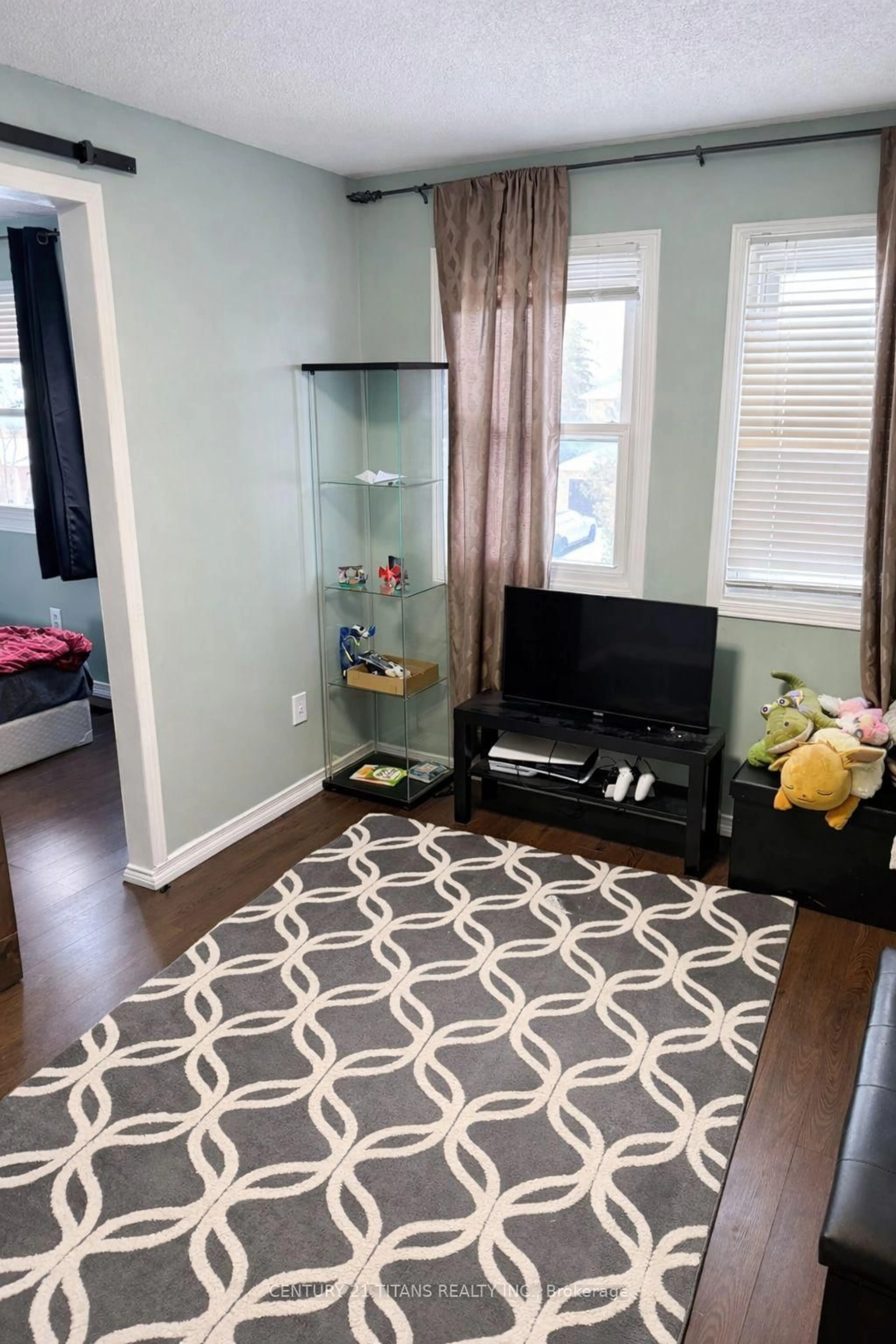 Unknown for 112 Fernbank Pl, Whitby Ontario L1R 1T2