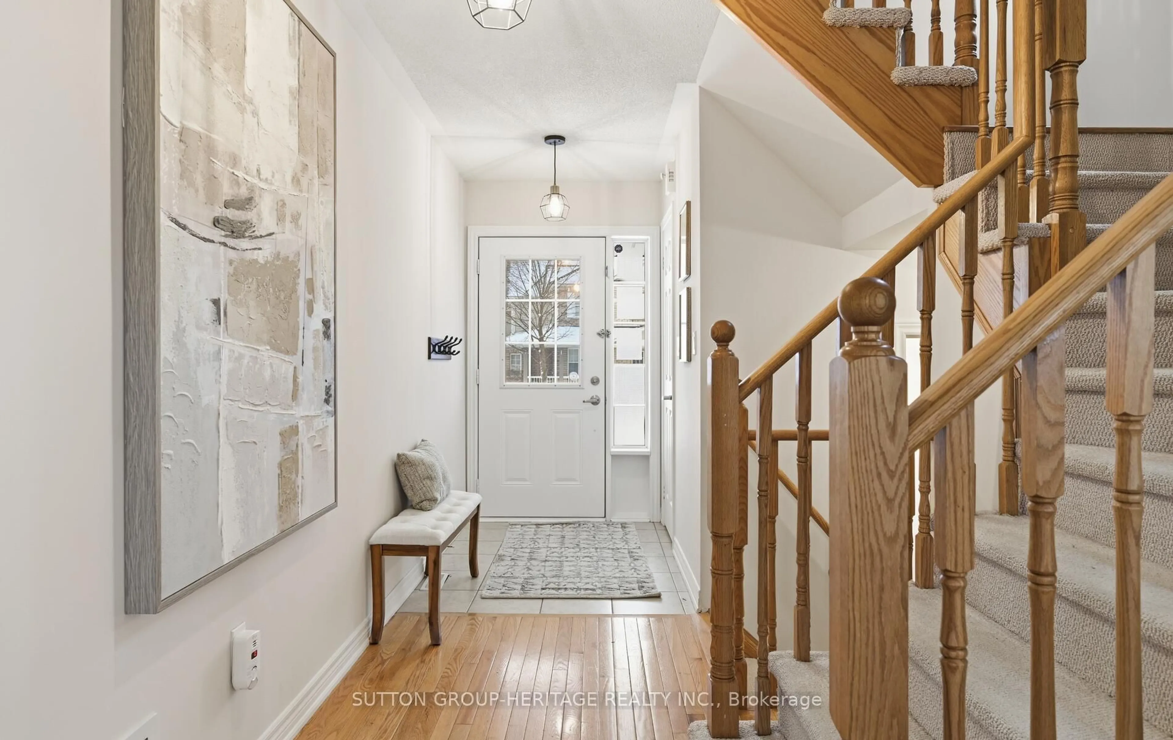 Indoor entryway for 41 Kirkland Pl, Whitby Ontario L1P 1X3