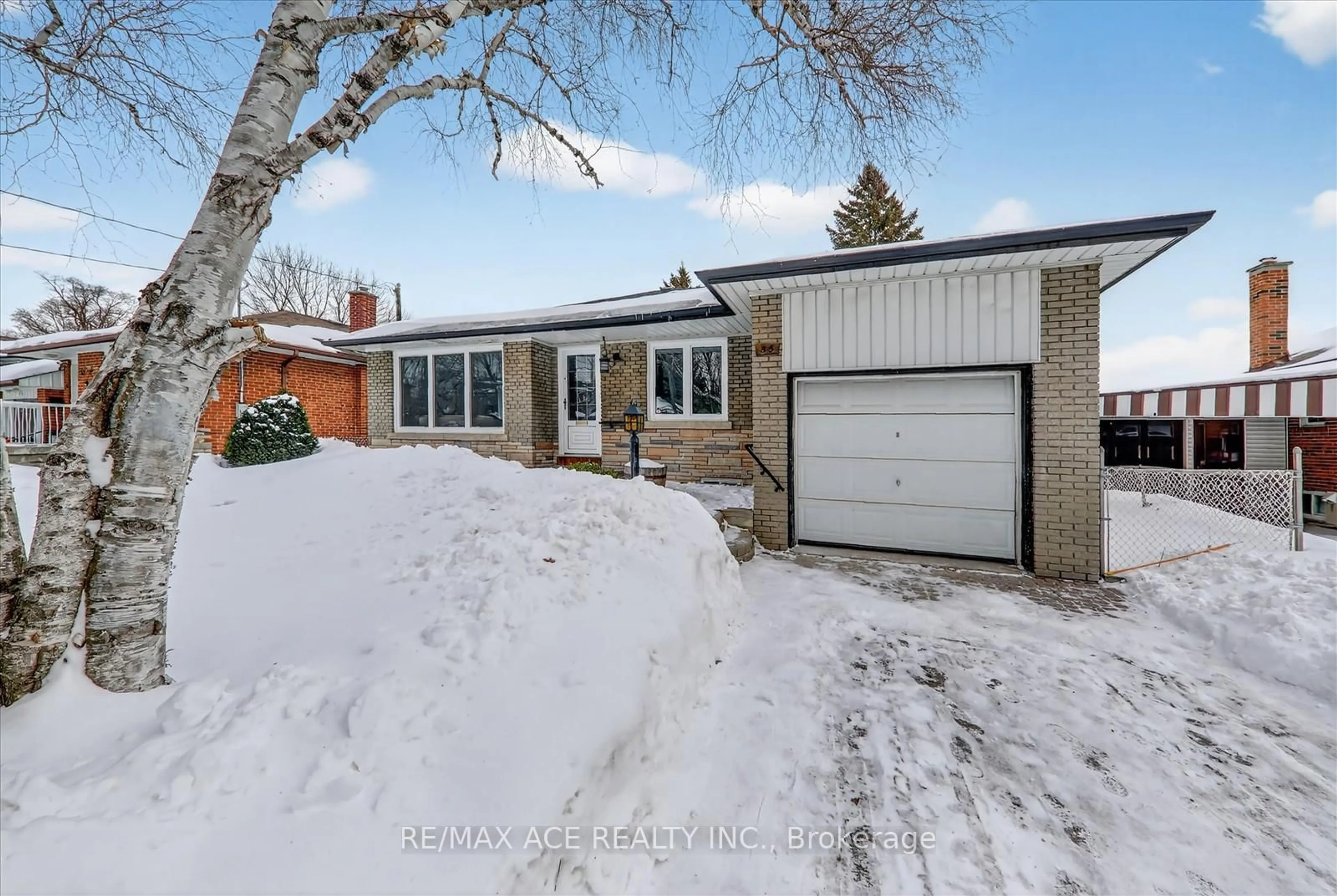 A pic from outside/outdoor area/front of a property/back of a property/a pic from drone, street for 53 Sharbot Ave, Toronto Ontario M1H 1Z2