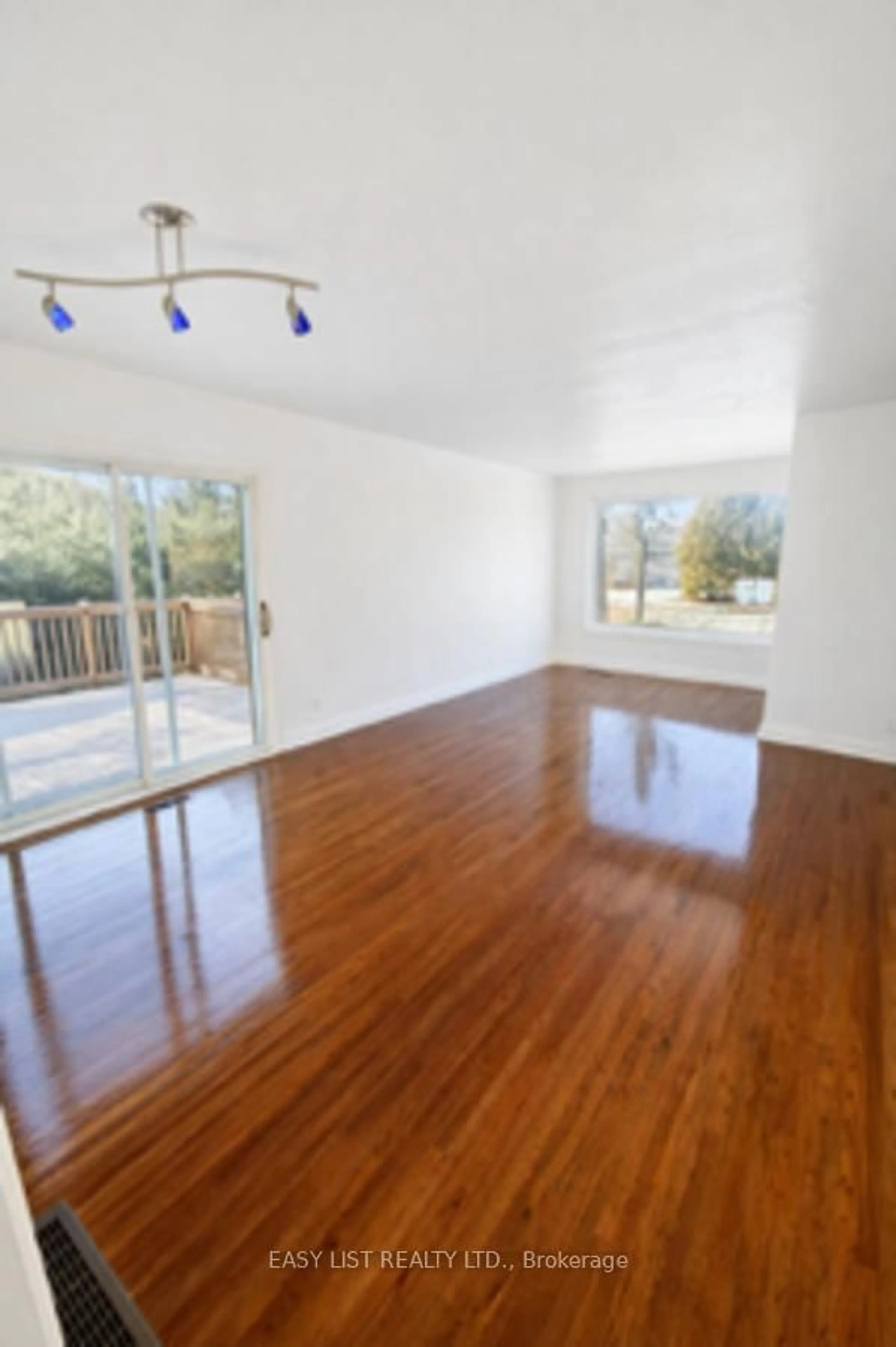 A pic of a room for 1003 Wardman Cres, Whitby Ontario L1N 3H1