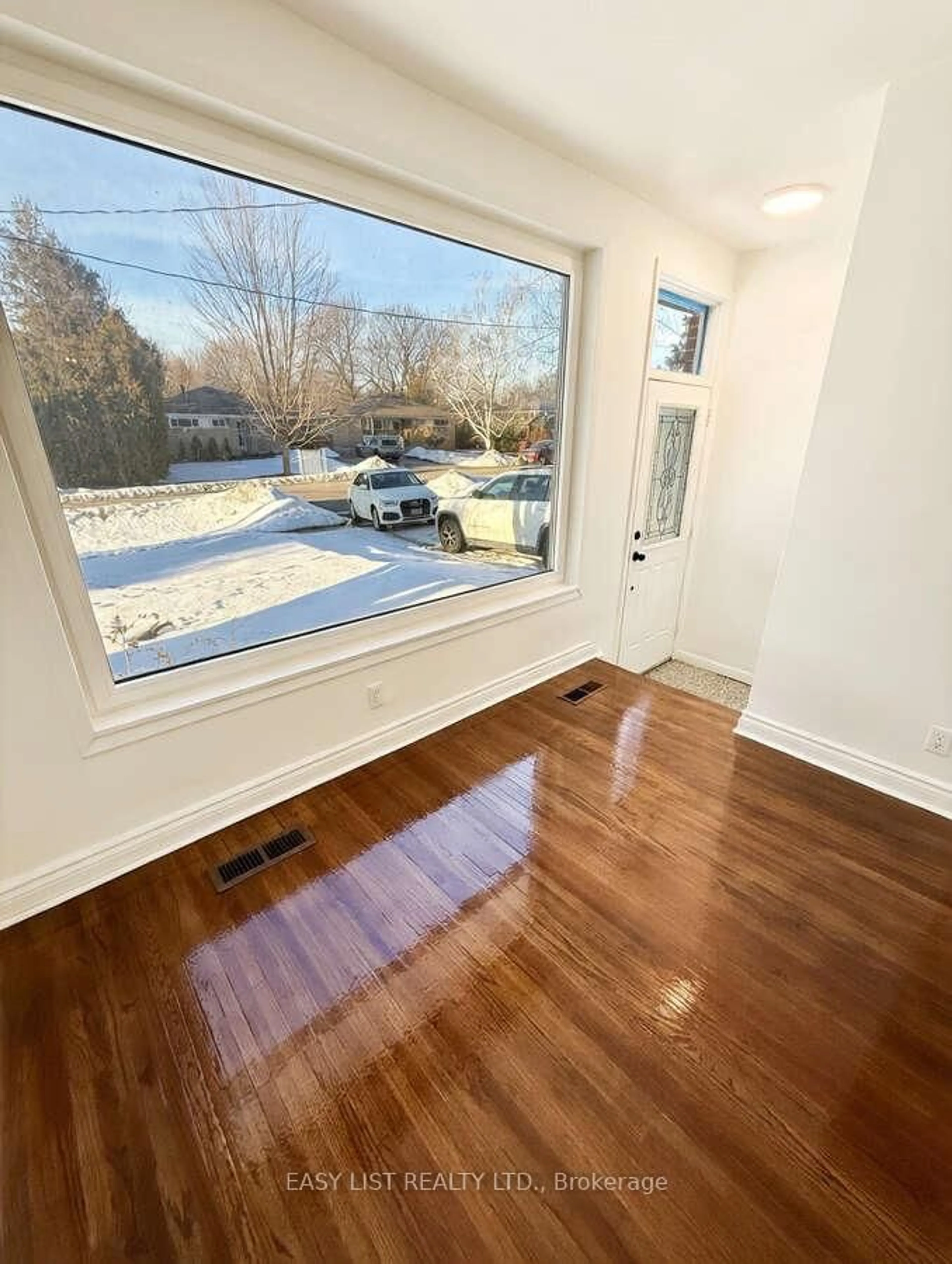 A pic of a room for 1003 Wardman Cres, Whitby Ontario L1N 3H1