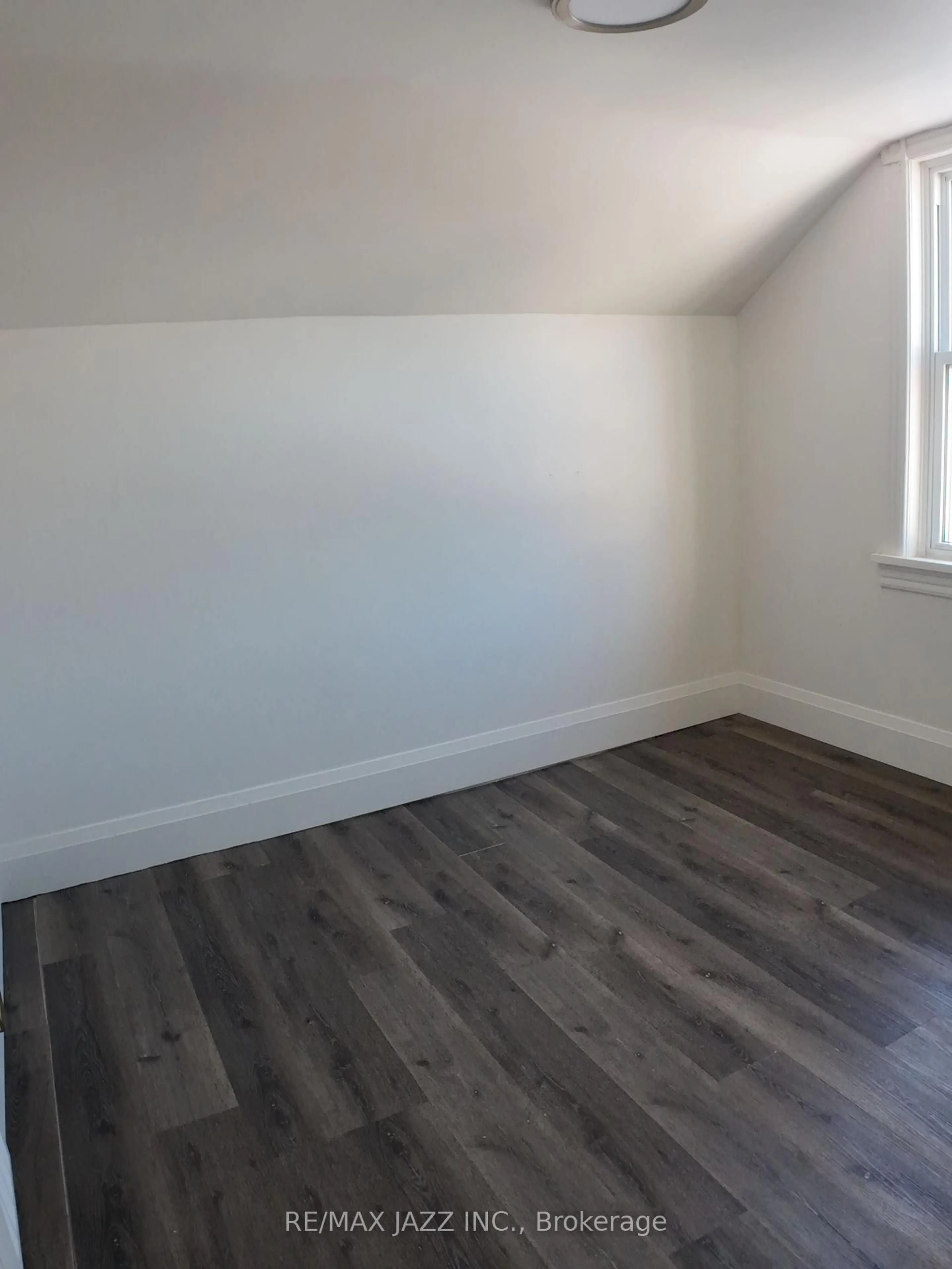 A pic of a room for 548 Front St, Oshawa Ontario L1H 4V3