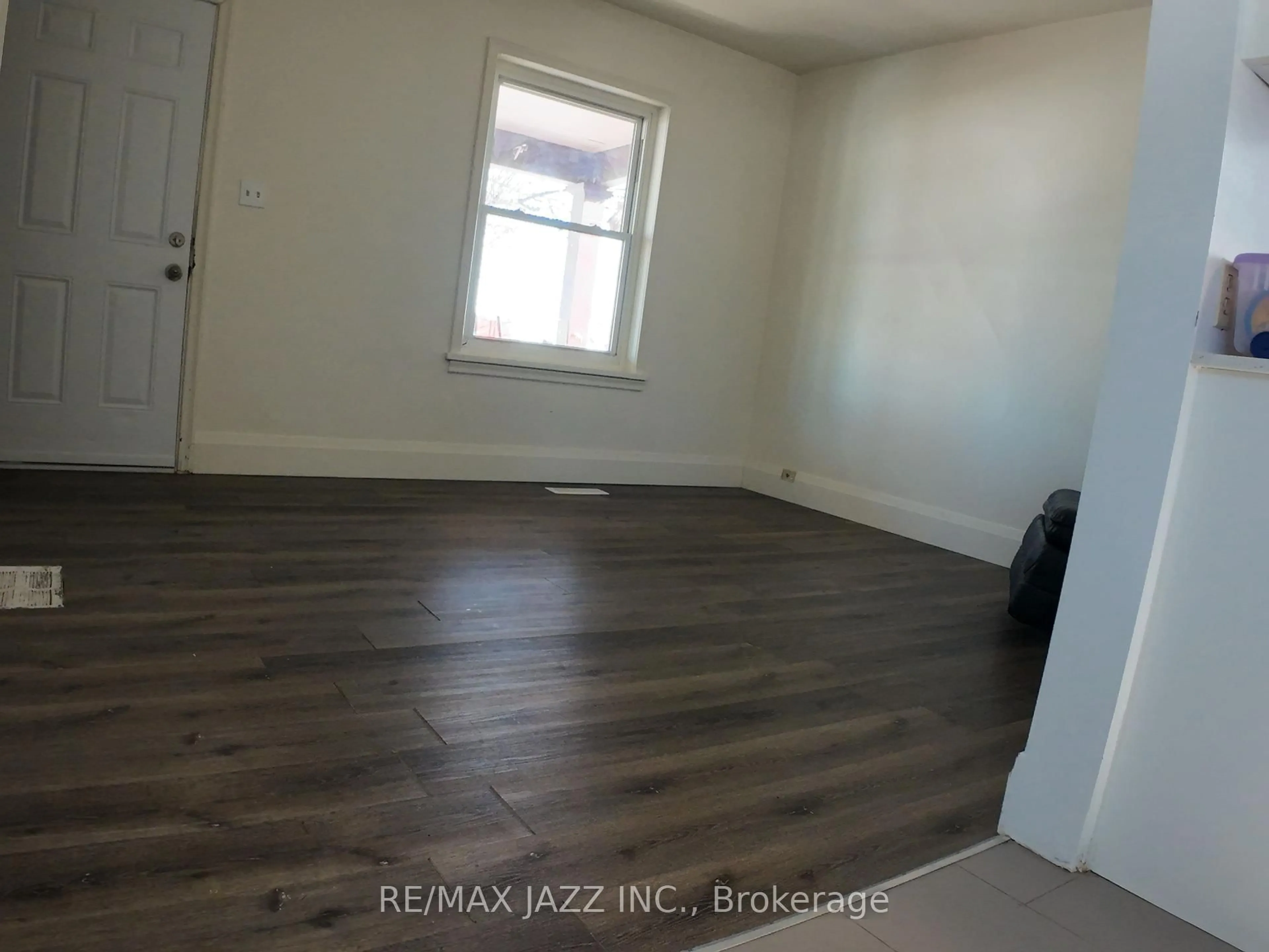 A pic of a room for 548 Front St, Oshawa Ontario L1H 4V3