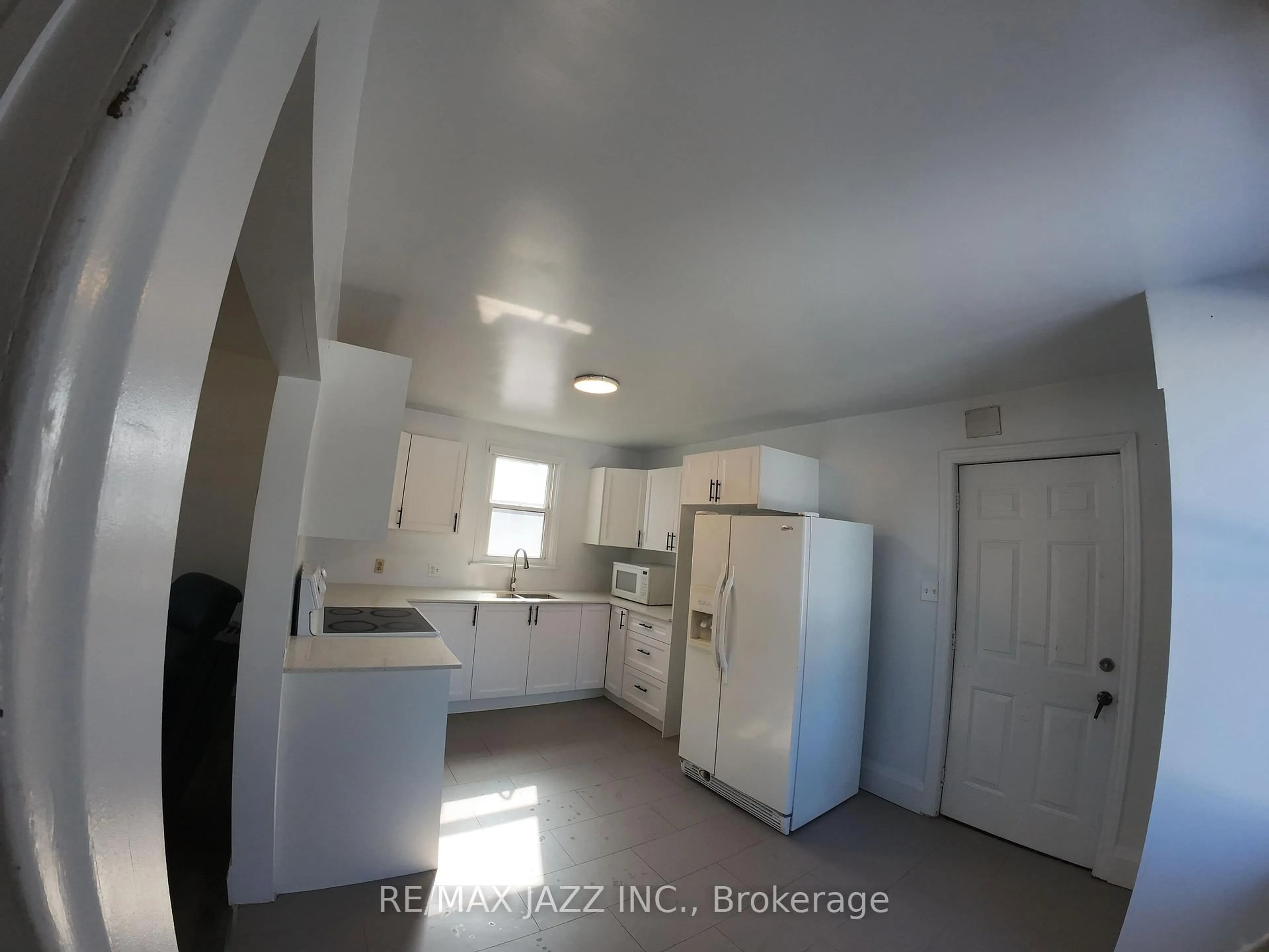 Unknown for 548 Front St, Oshawa Ontario L1H 4V3