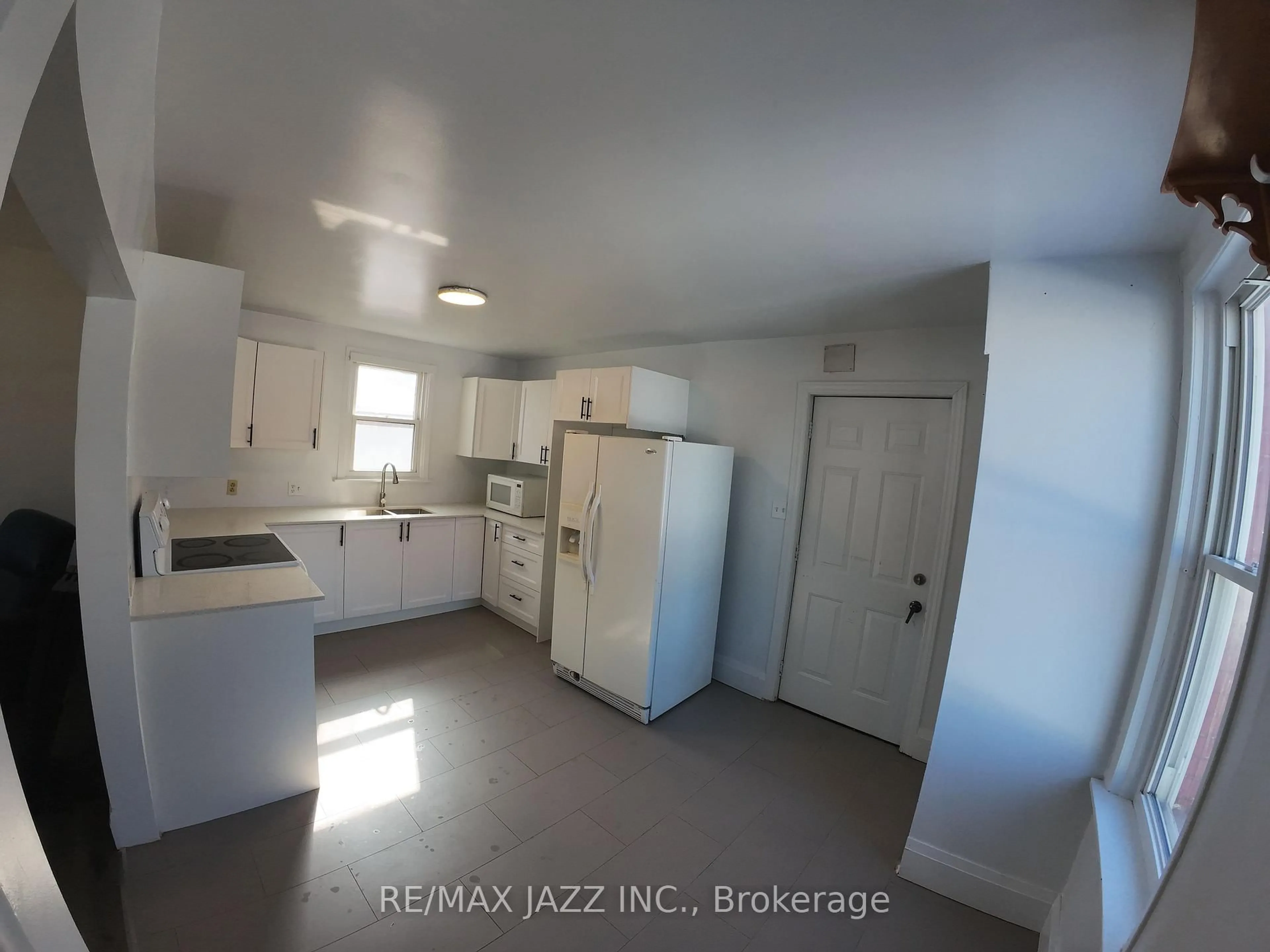 A pic of a room for 548 Front St, Oshawa Ontario L1H 4V3