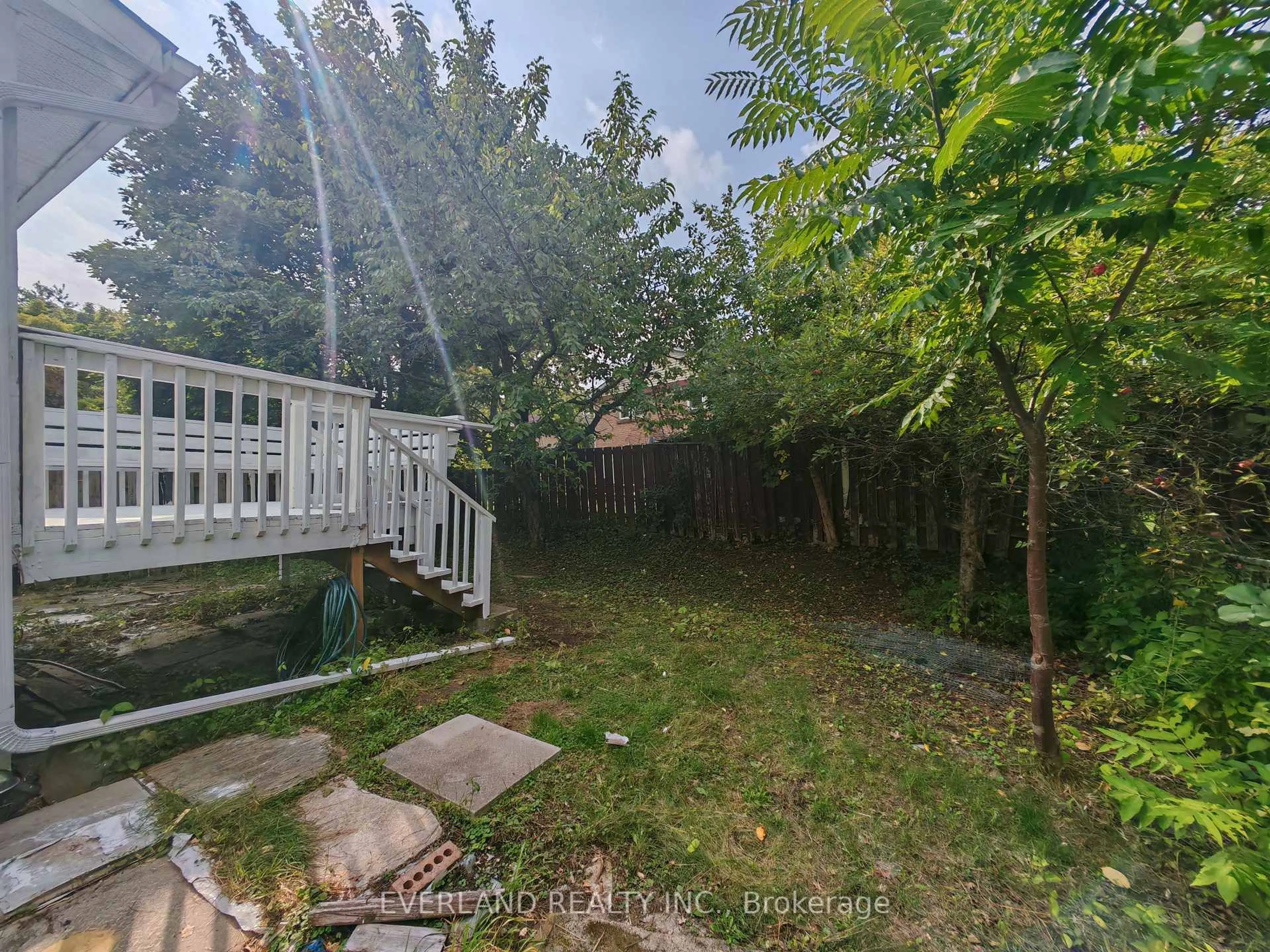 A pic from outside/outdoor area/front of a property/back of a property/a pic from drone, forest/trees view for 18 Camberley Crt, Toronto Ontario M1B 2S6