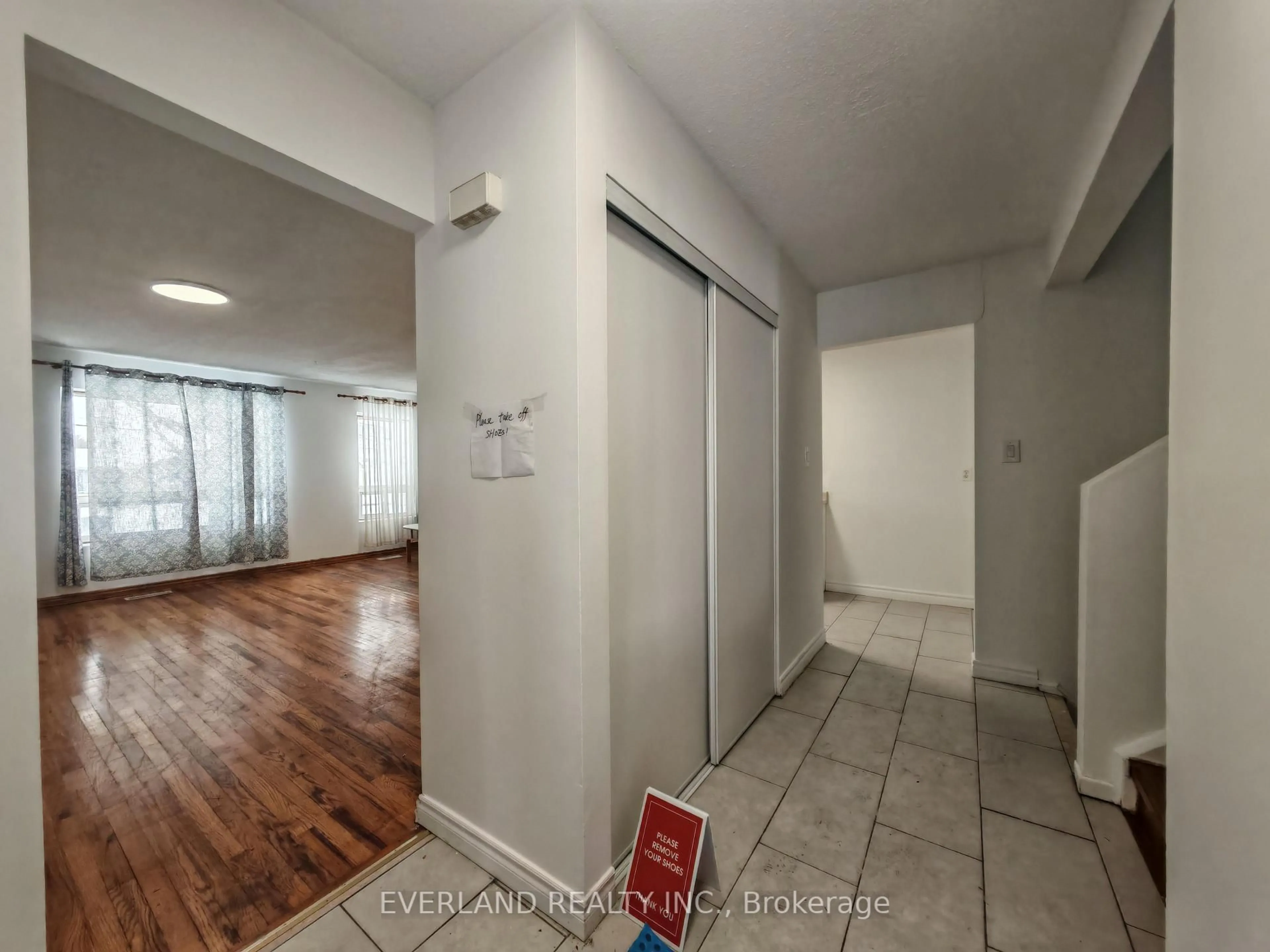 A pic of a room for 18 Camberley Crt, Toronto Ontario M1B 2S6