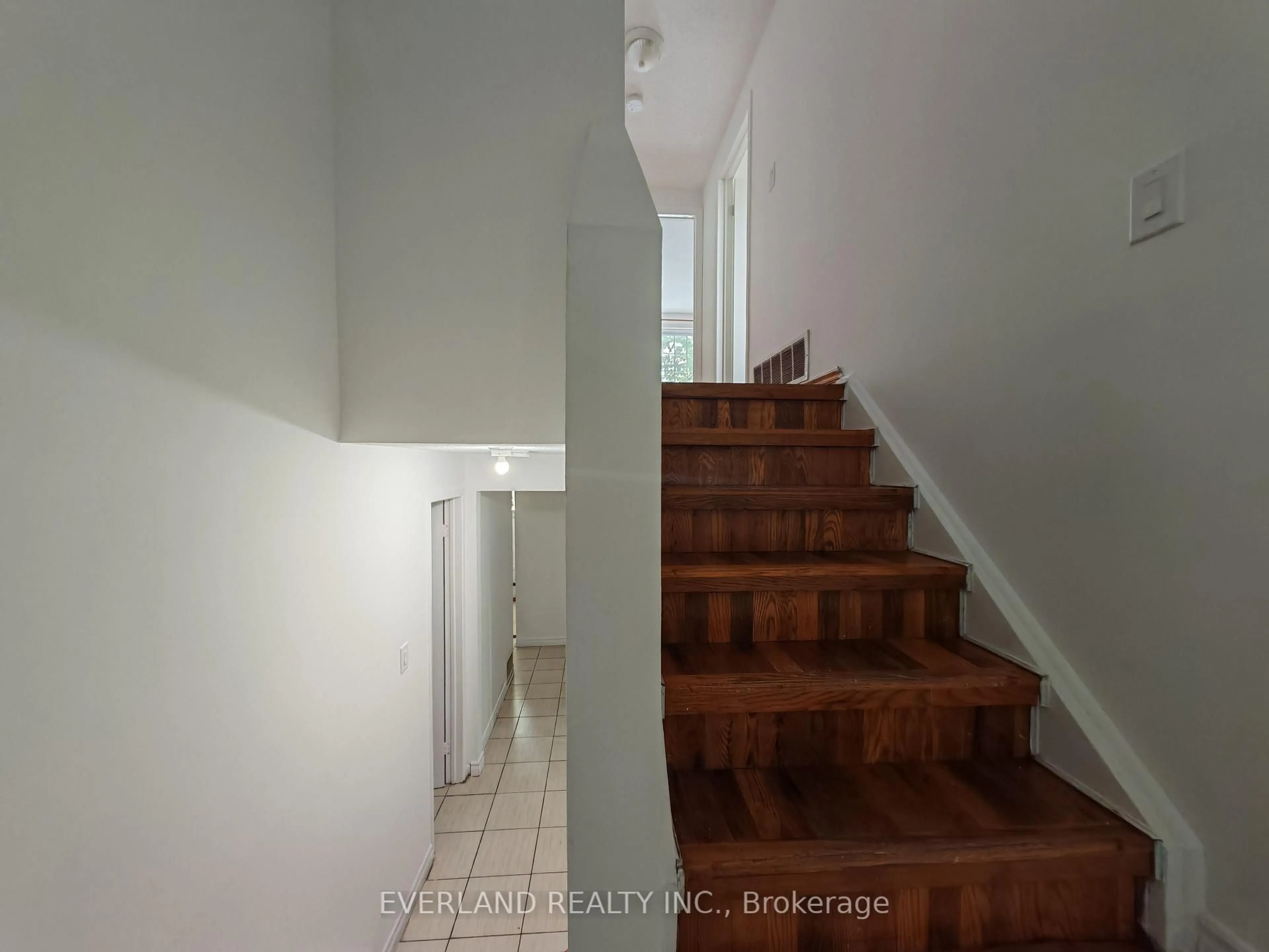 Stairs for 18 Camberley Crt, Toronto Ontario M1B 2S6