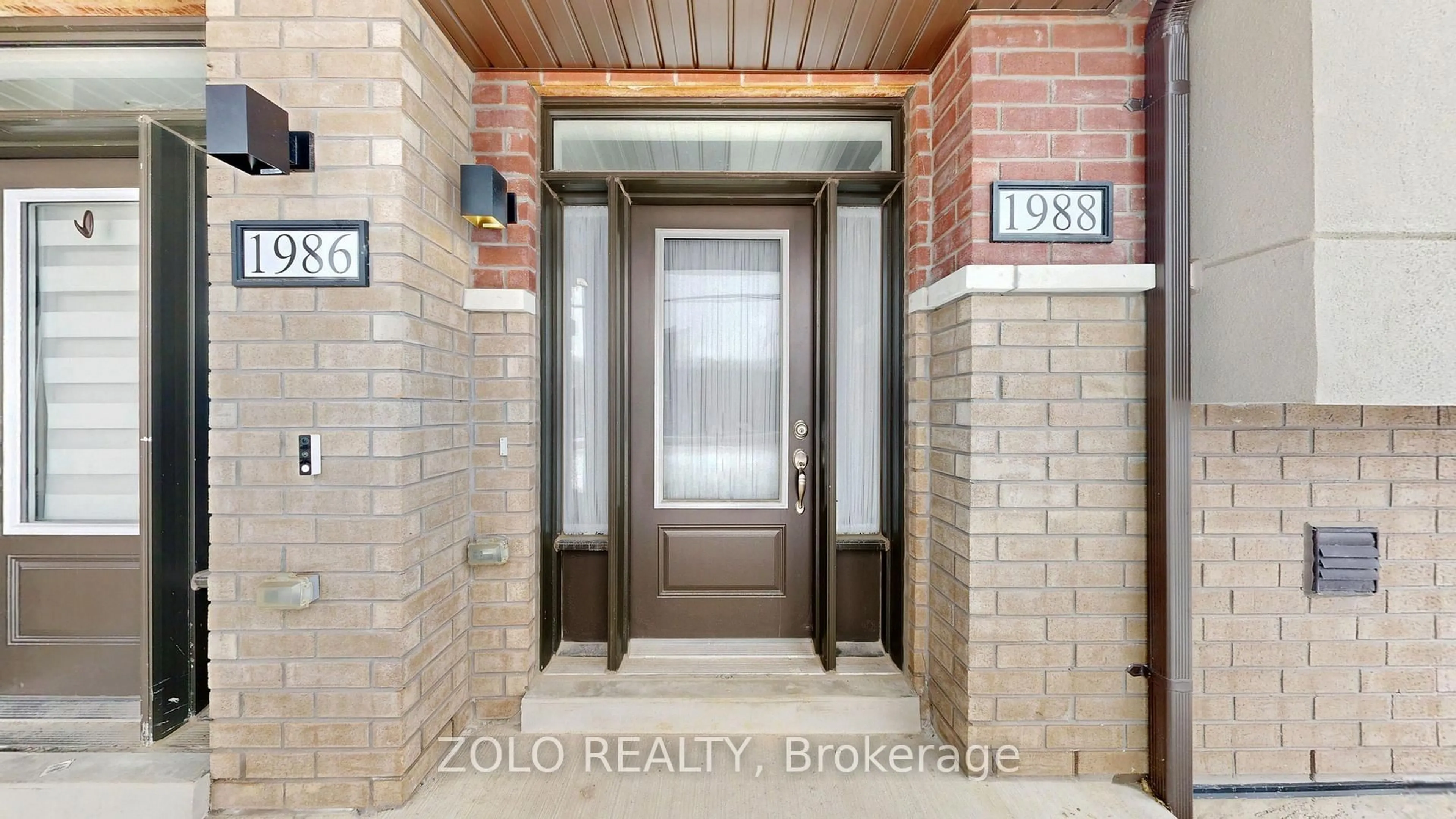 Indoor entryway for 1988 Wilson Rd, Oshawa Ontario L1K 3G4