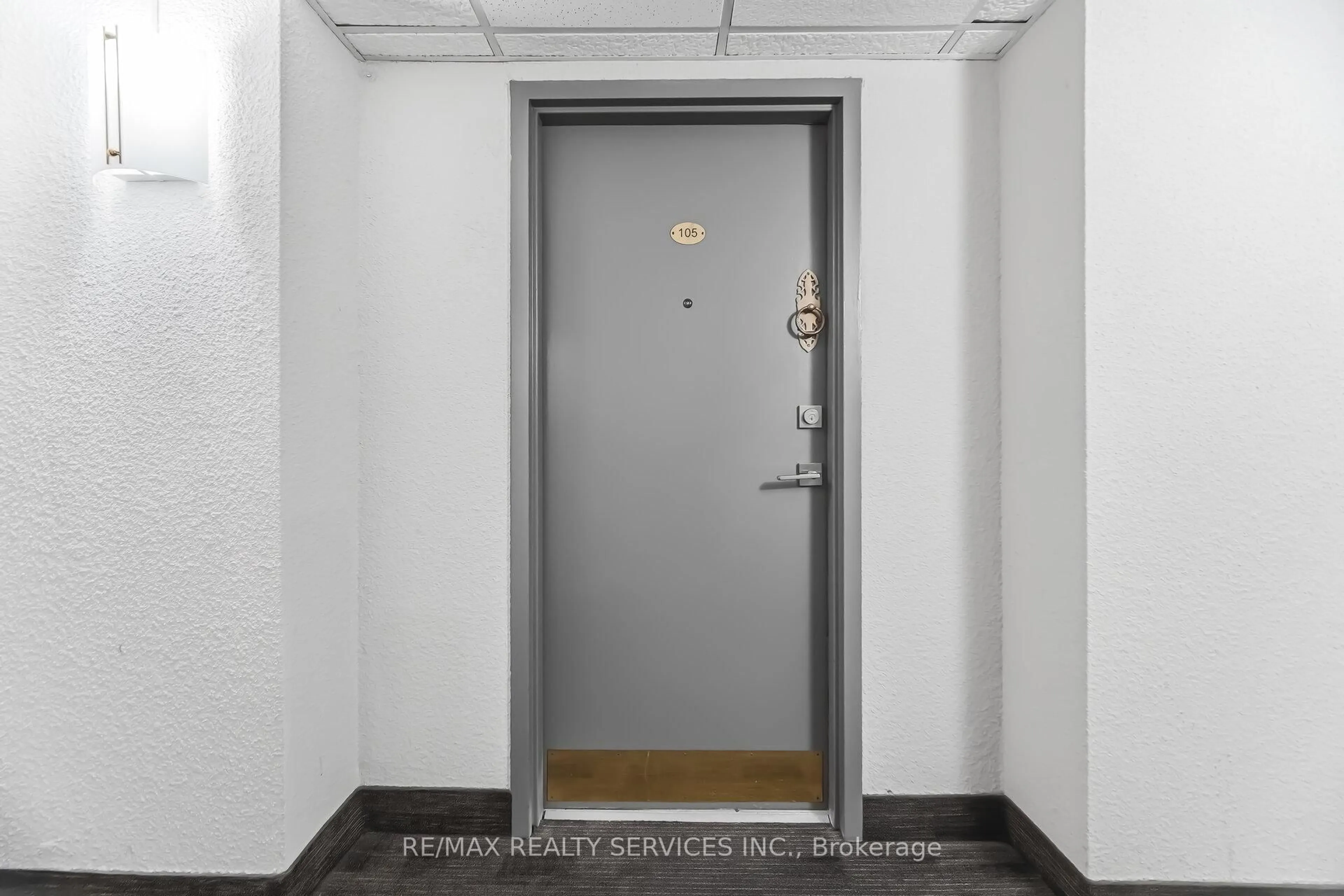 Unknown for 580 Mary St #105, Whitby Ontario L1N 2R3