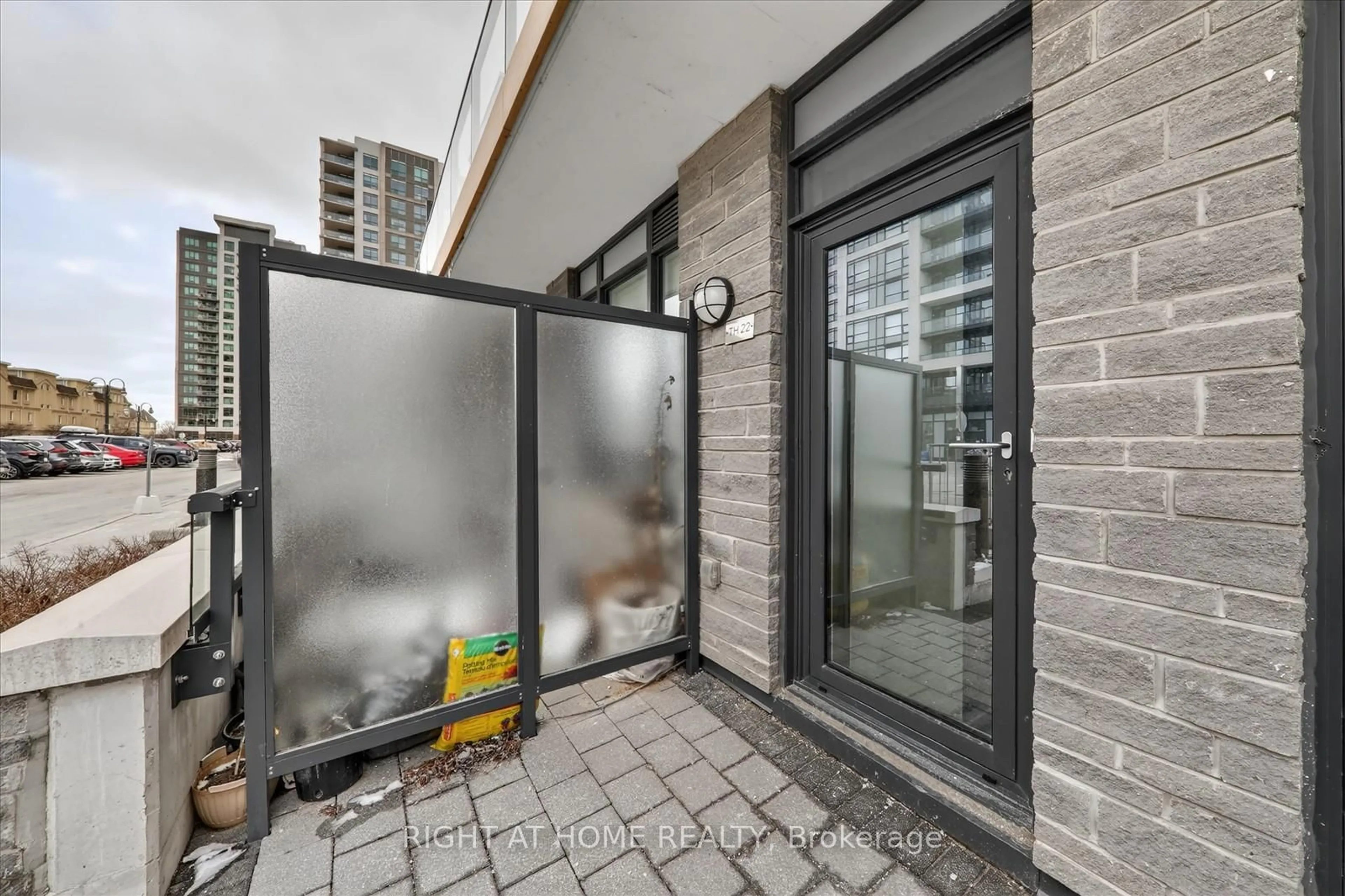 Indoor entryway for 1245 Bayly St #22, Pickering Ontario L1W 0B5