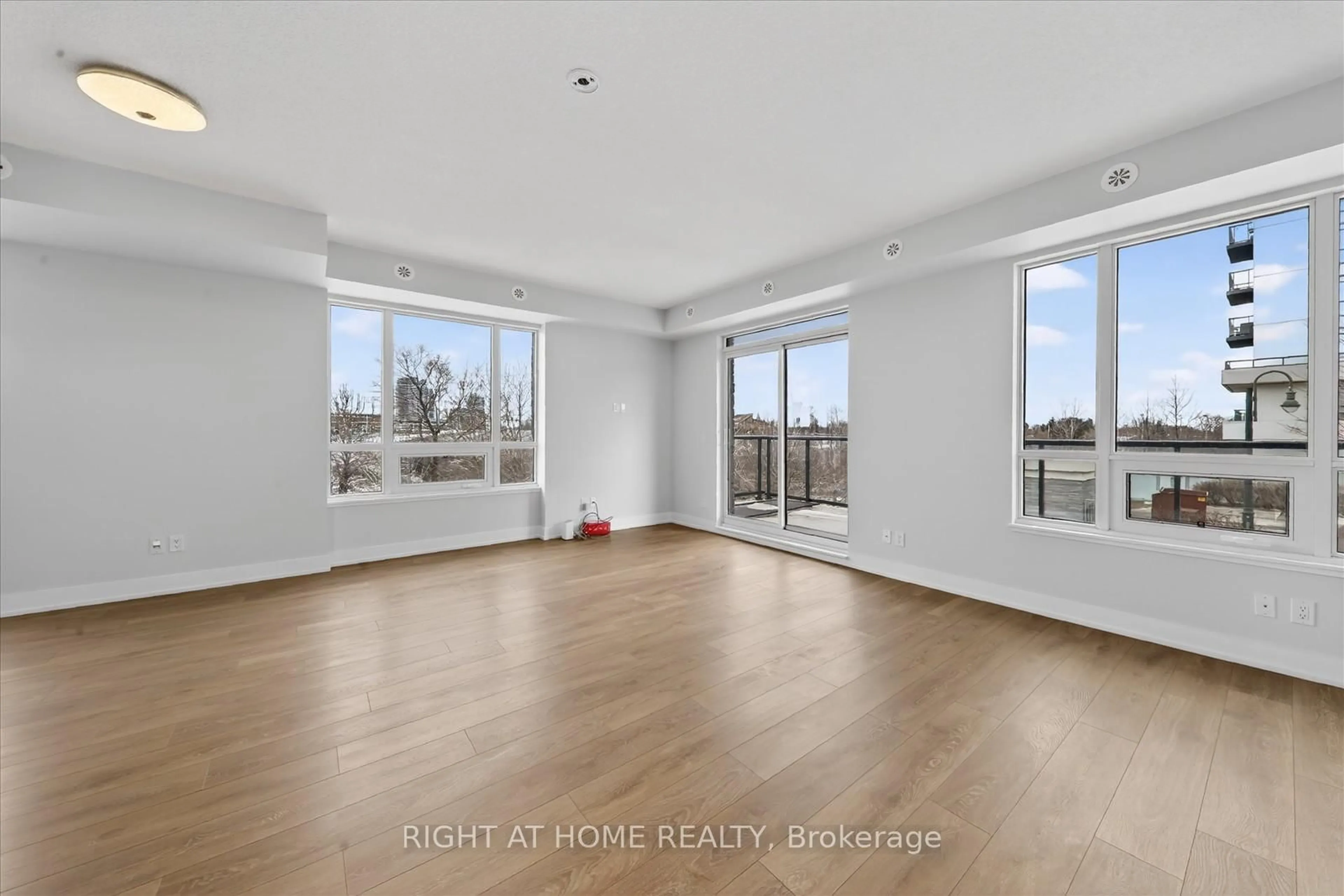 A pic of a room for 1245 Bayly St #22, Pickering Ontario L1W 0B5